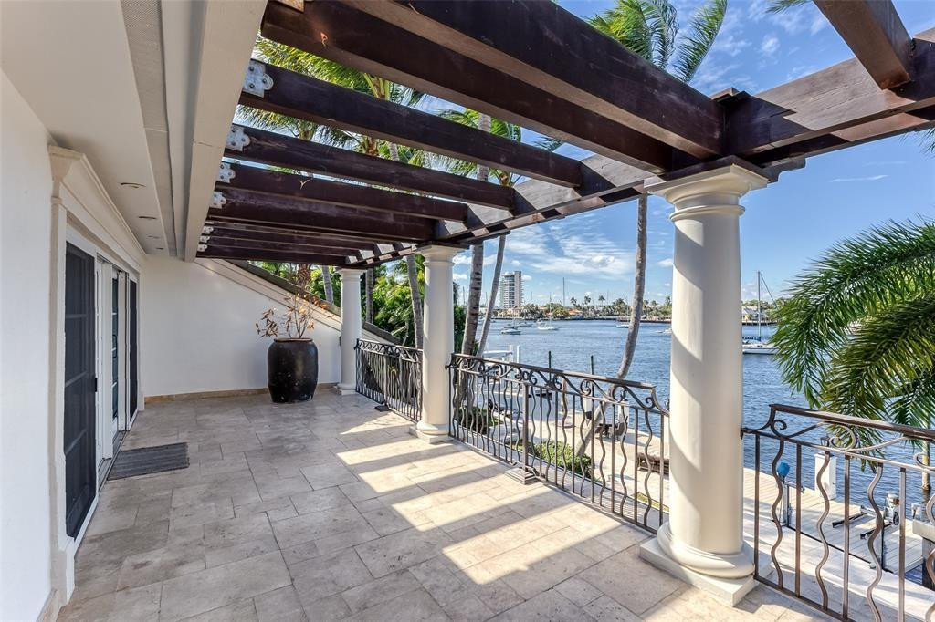 1313 E Lake Dr Fort Lauderdale, FL 33316