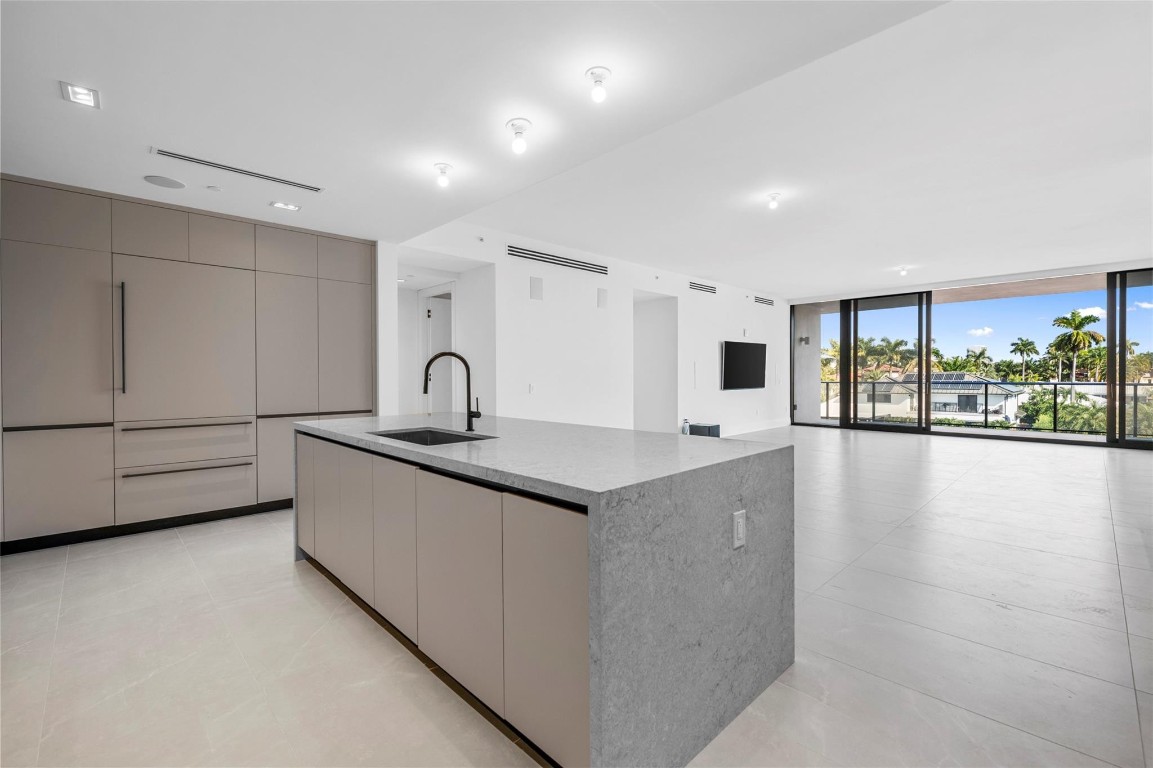 160 Isle Of Venice #302 Fort Lauderdale, FL 33301