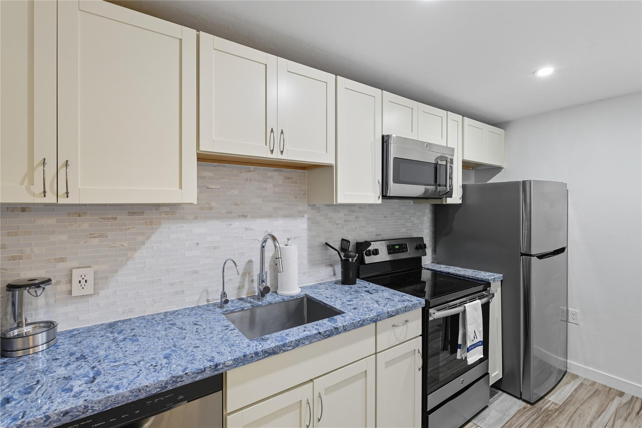 1145 NE 17th Fort Lauderdale, FL 33304