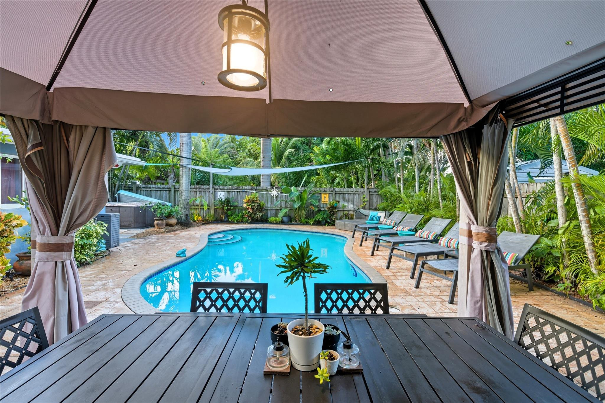 1145 NE 17th Fort Lauderdale, FL 33304