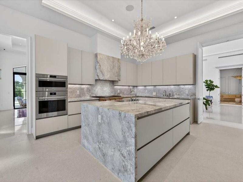 4013 Country Clb Fort Lauderdale, FL 33308