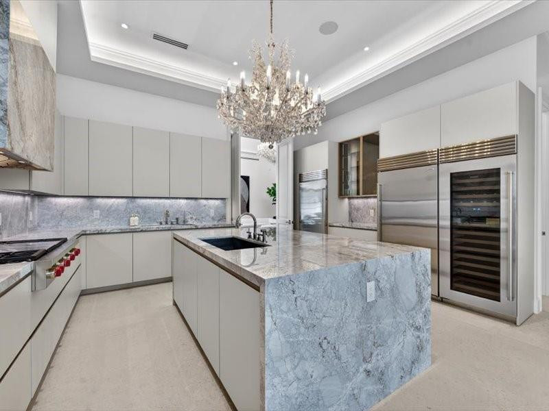 4013 Country Clb Fort Lauderdale, FL 33308