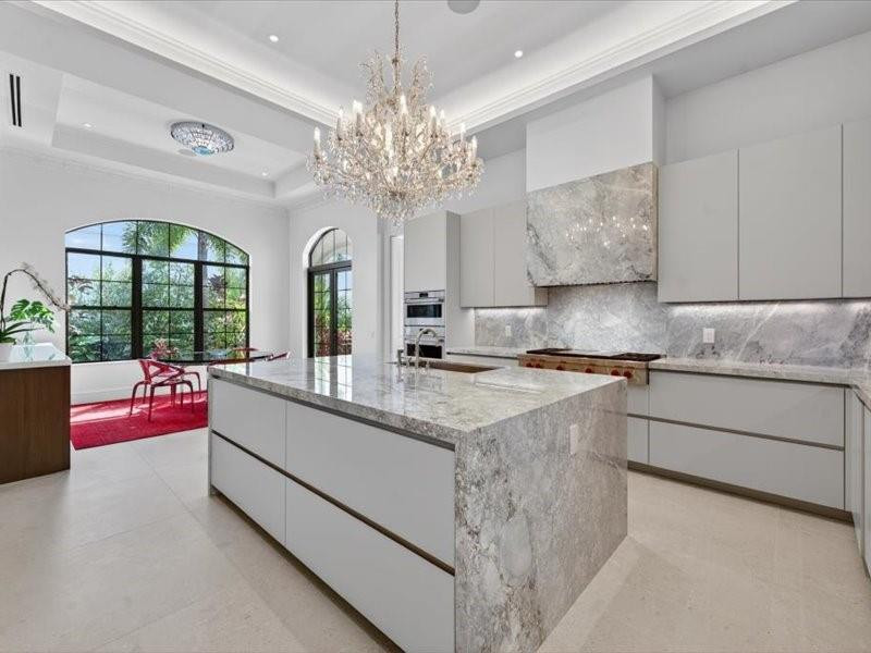 4013 Country Clb Fort Lauderdale, FL 33308