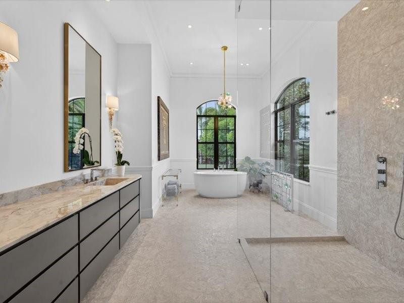 4013 Country Clb Fort Lauderdale, FL 33308