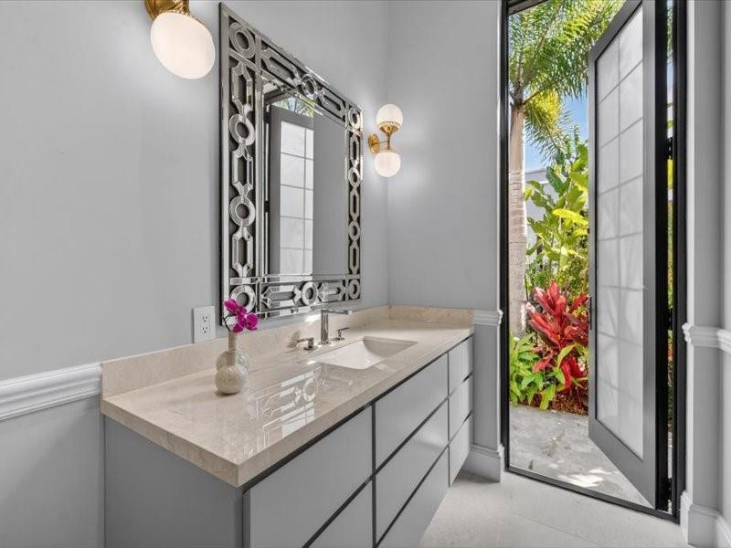 4013 Country Clb Fort Lauderdale, FL 33308