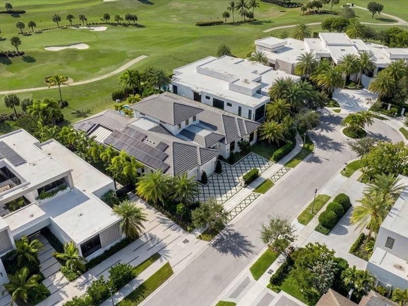 4013 Country Clb Fort Lauderdale, FL 33308