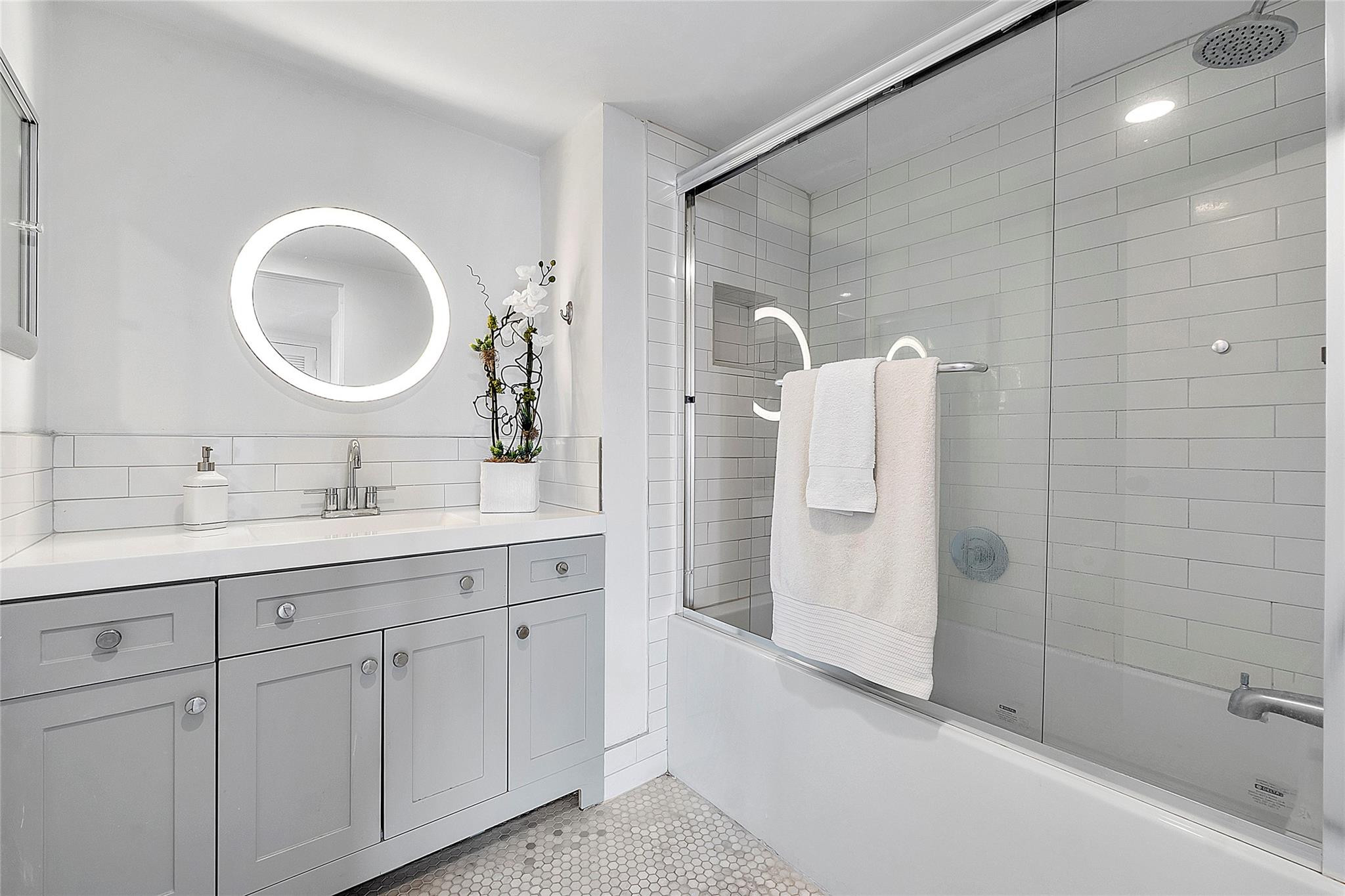 3000 Holiday #1801 Fort Lauderdale, FL 33316