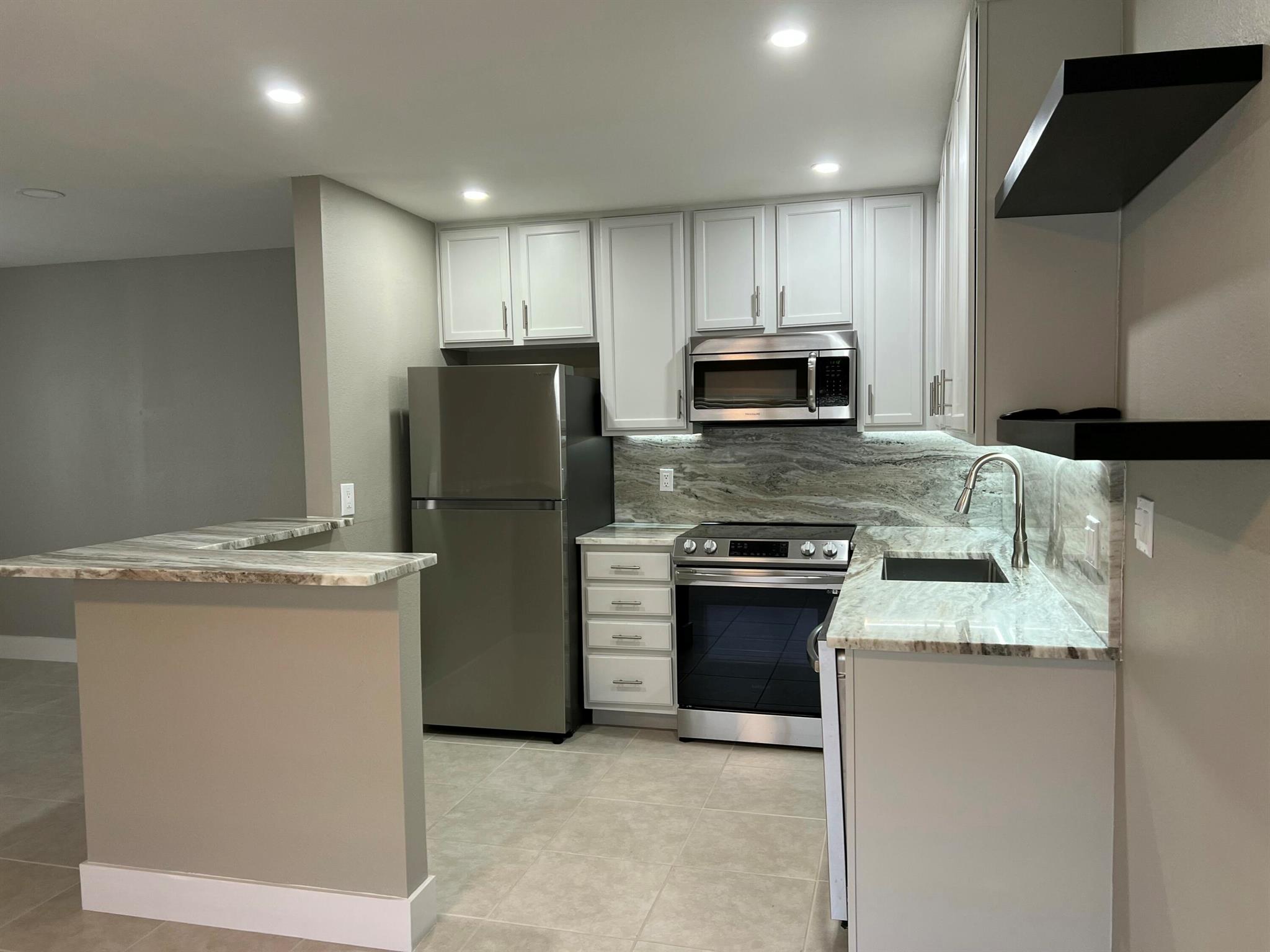 267 Flanders F,Delray Beach, FL 33484