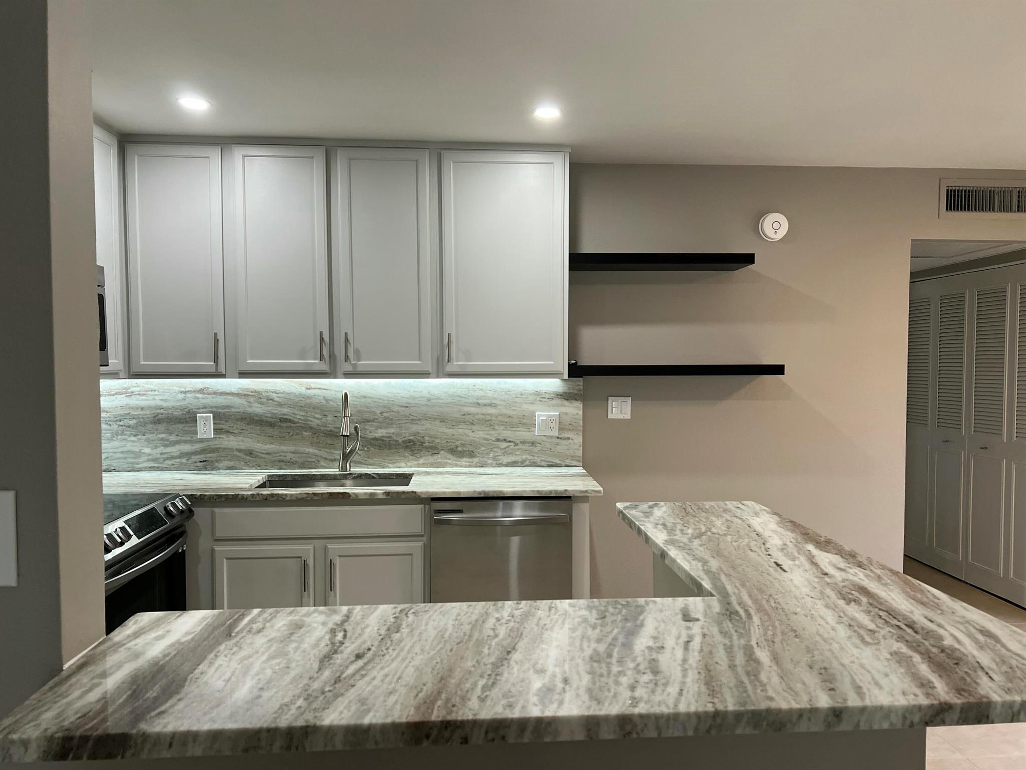 267 Flanders F,Delray Beach, FL 33484