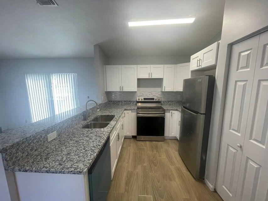 1105 W 9th St,Riviera Beach, FL 33404