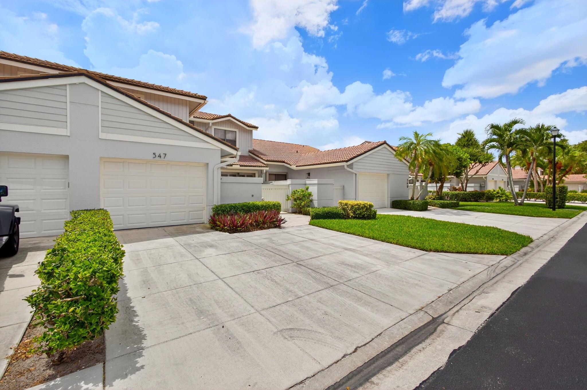 547 Prestwick Cir