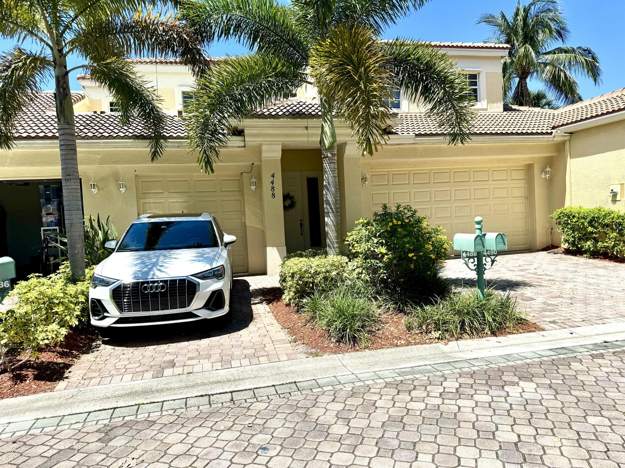 4488 Hickory Dr