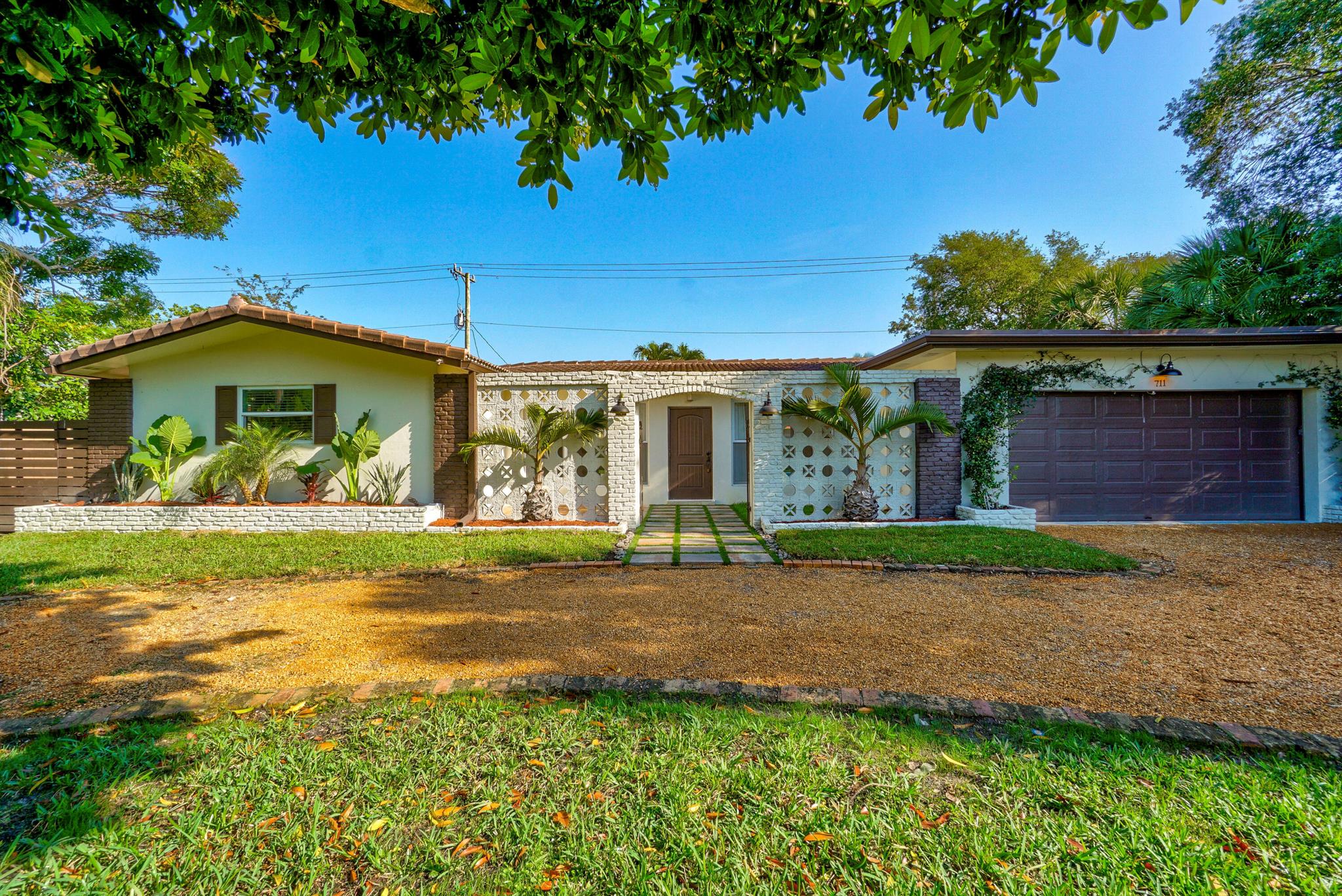 711 SW 25th Pl