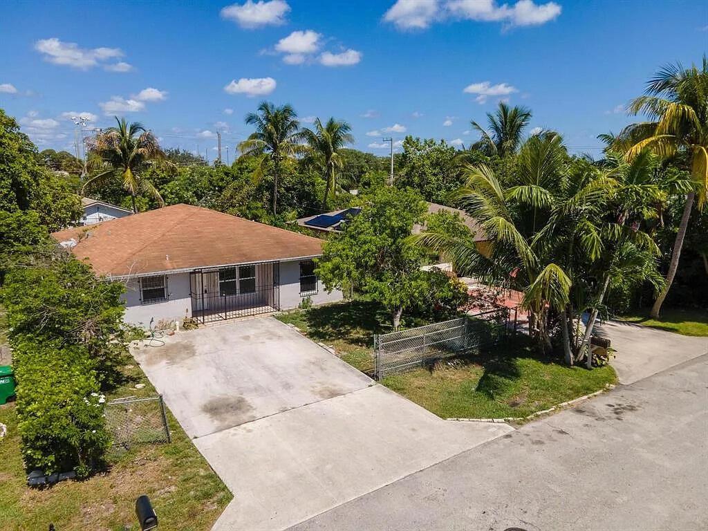 1038 Sunset Ave