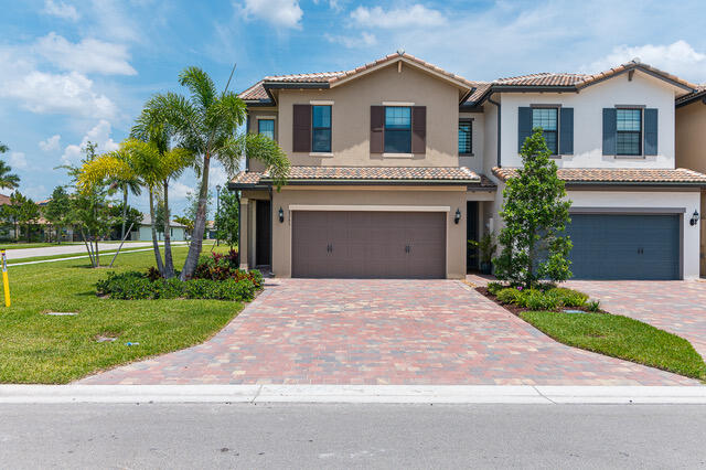 8245 Cadre Noir Rd