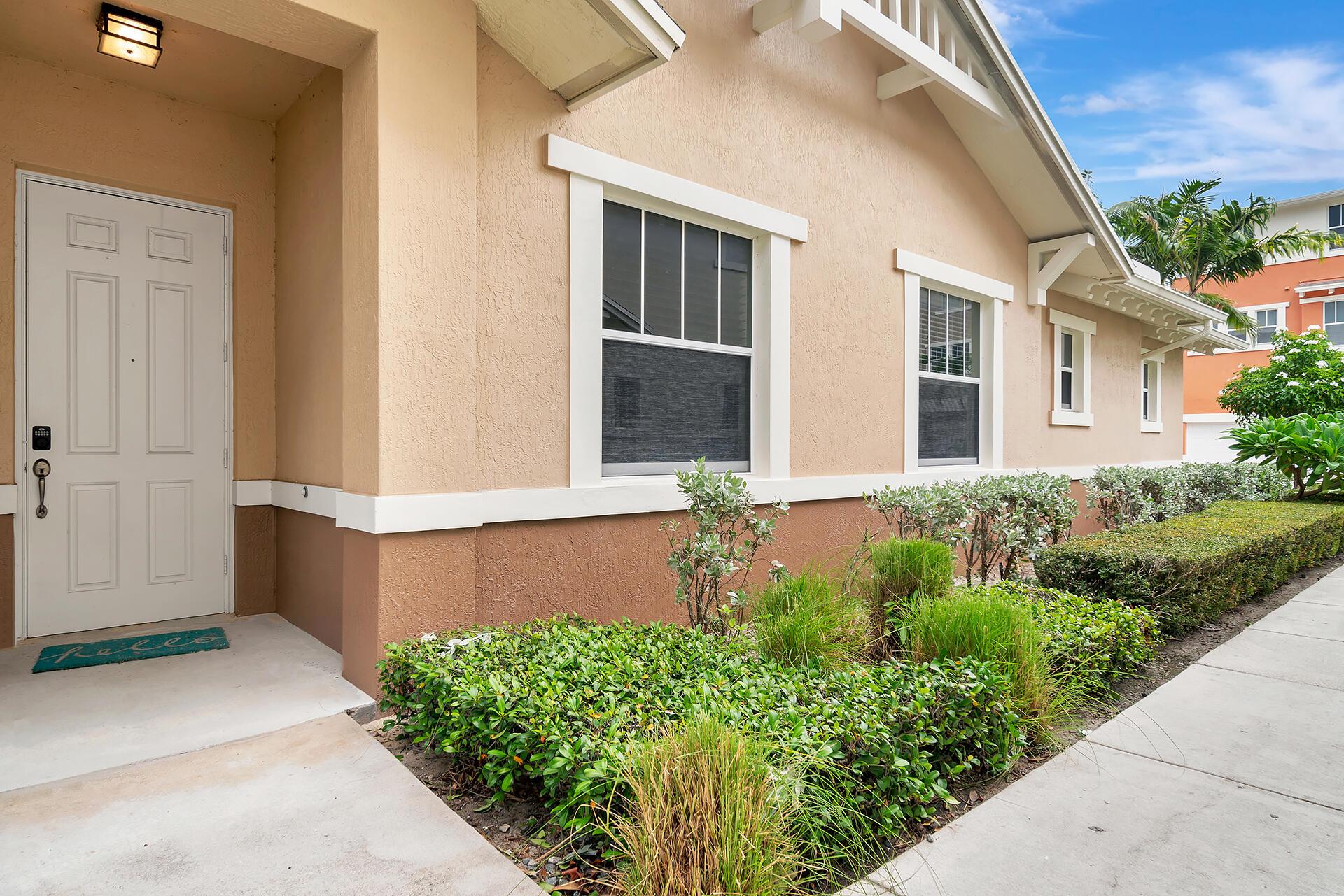 881 Marina Del Ray Ln #1