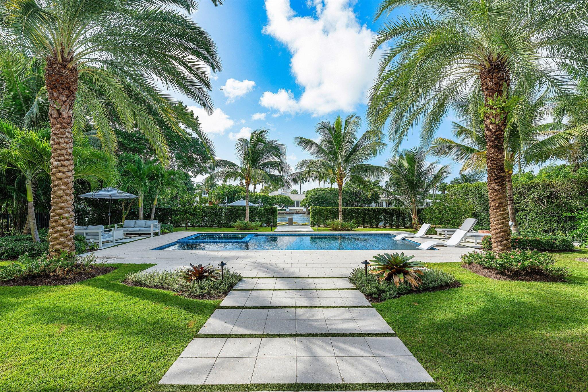 530 Old School Rd Gulfstream, FL 33483