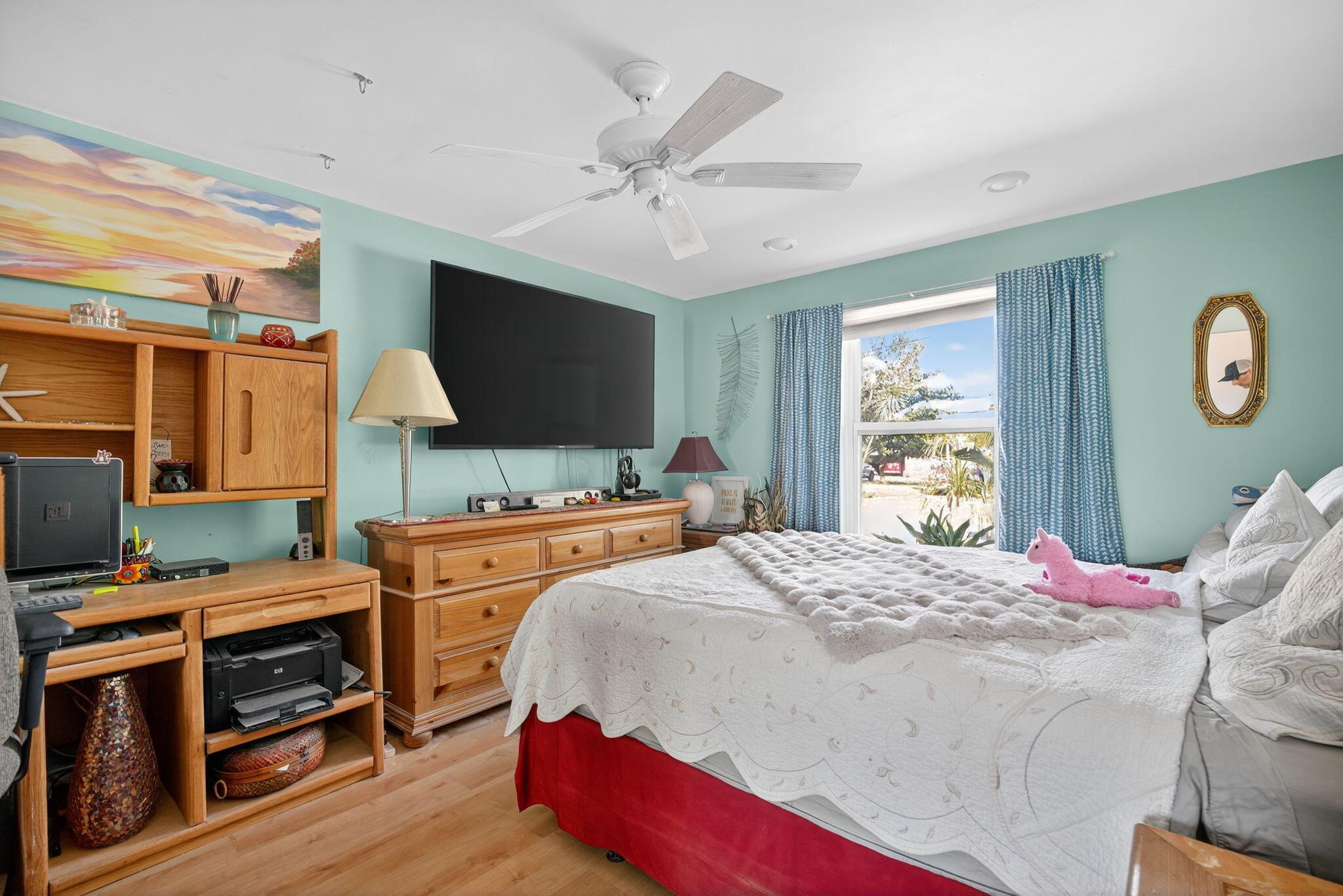 380 N Caloosahatchee Ave Jupiter, FL 33458