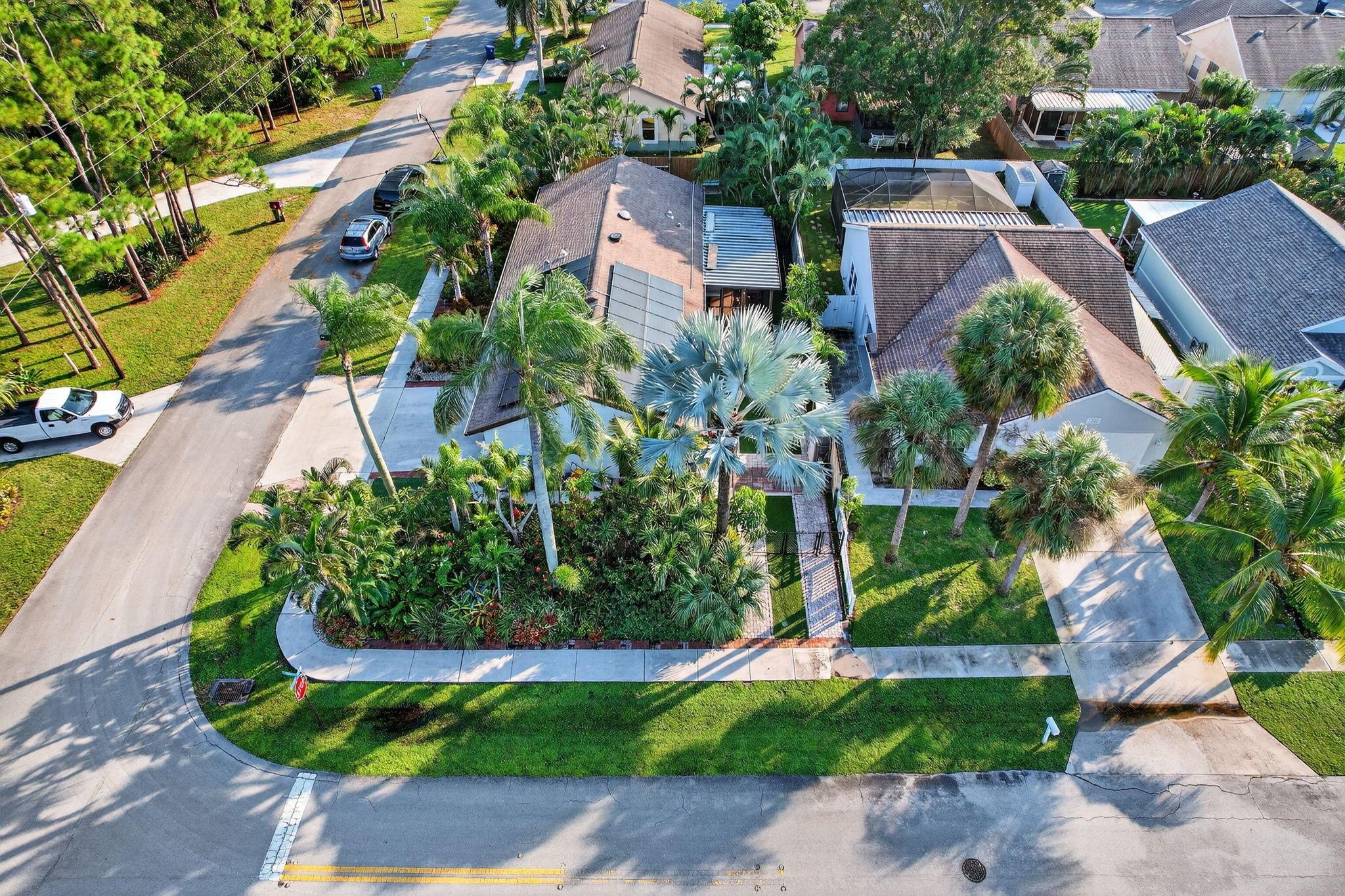 380 N Caloosahatchee Ave Jupiter, FL 33458