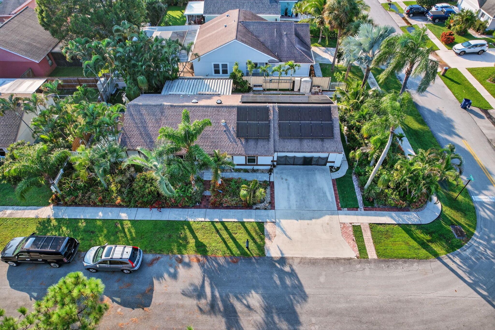 380 N Caloosahatchee Ave Jupiter, FL 33458