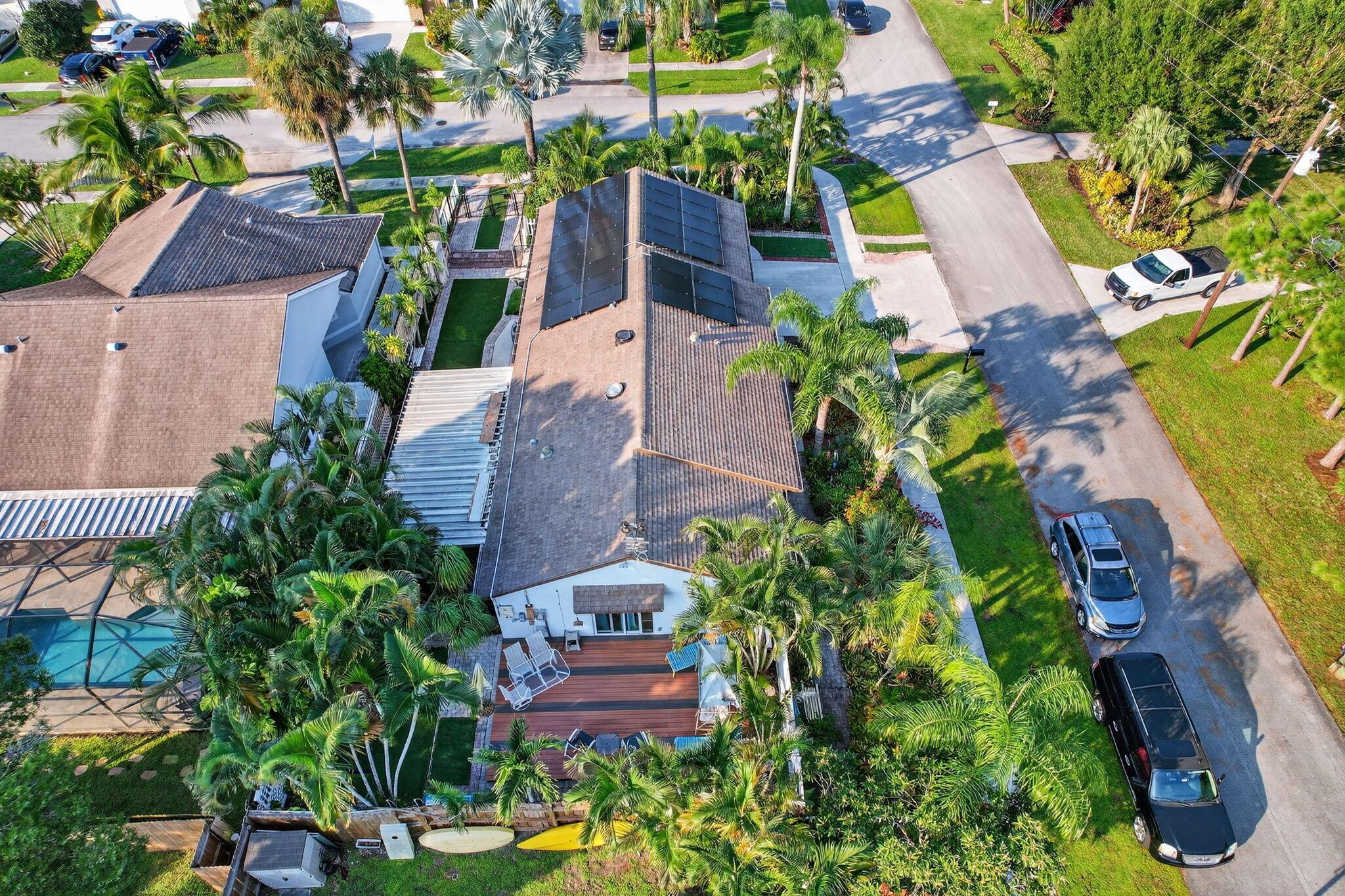 380 N Caloosahatchee Ave Jupiter, FL 33458