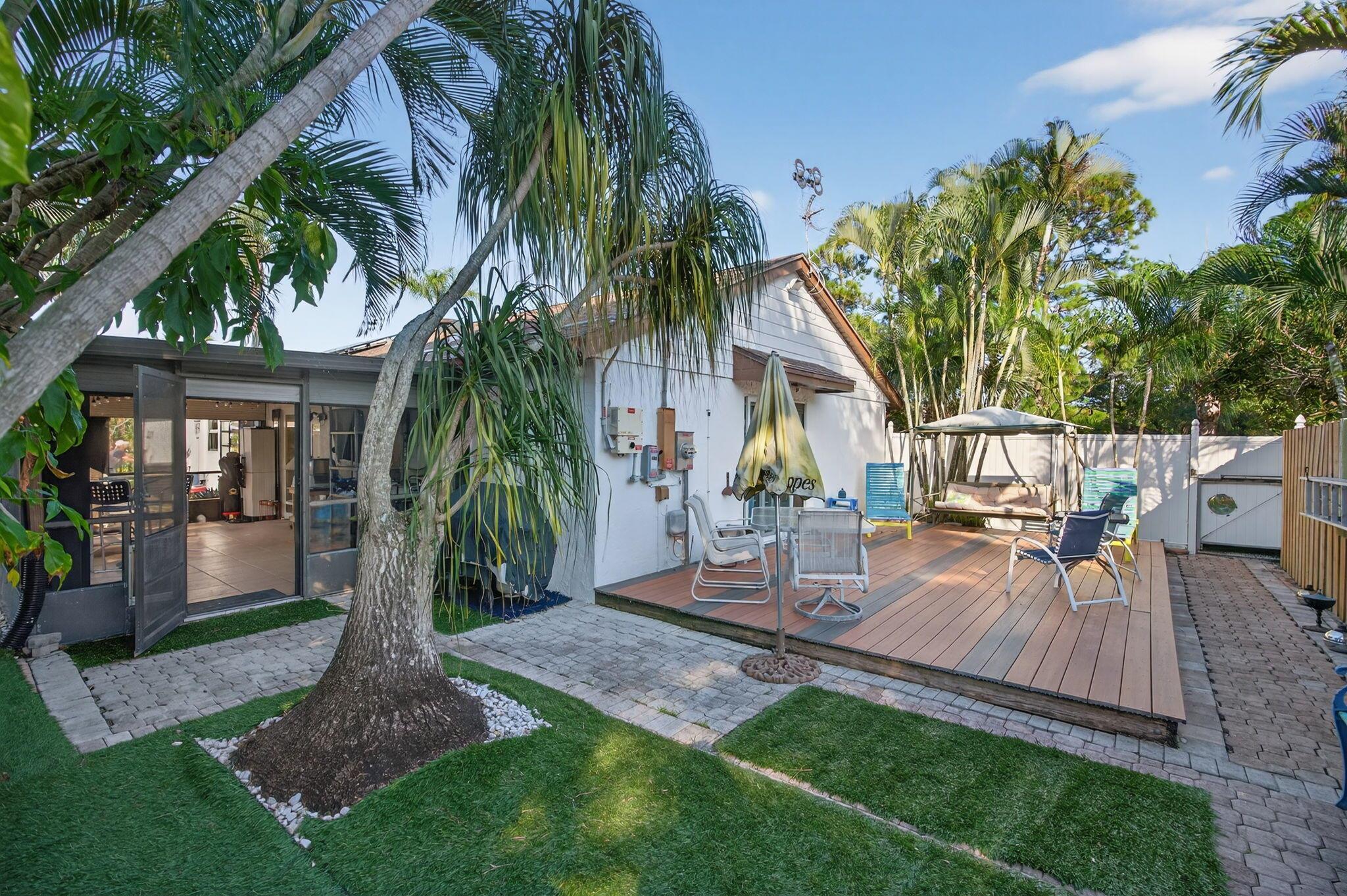 380 N Caloosahatchee Ave Jupiter, FL 33458