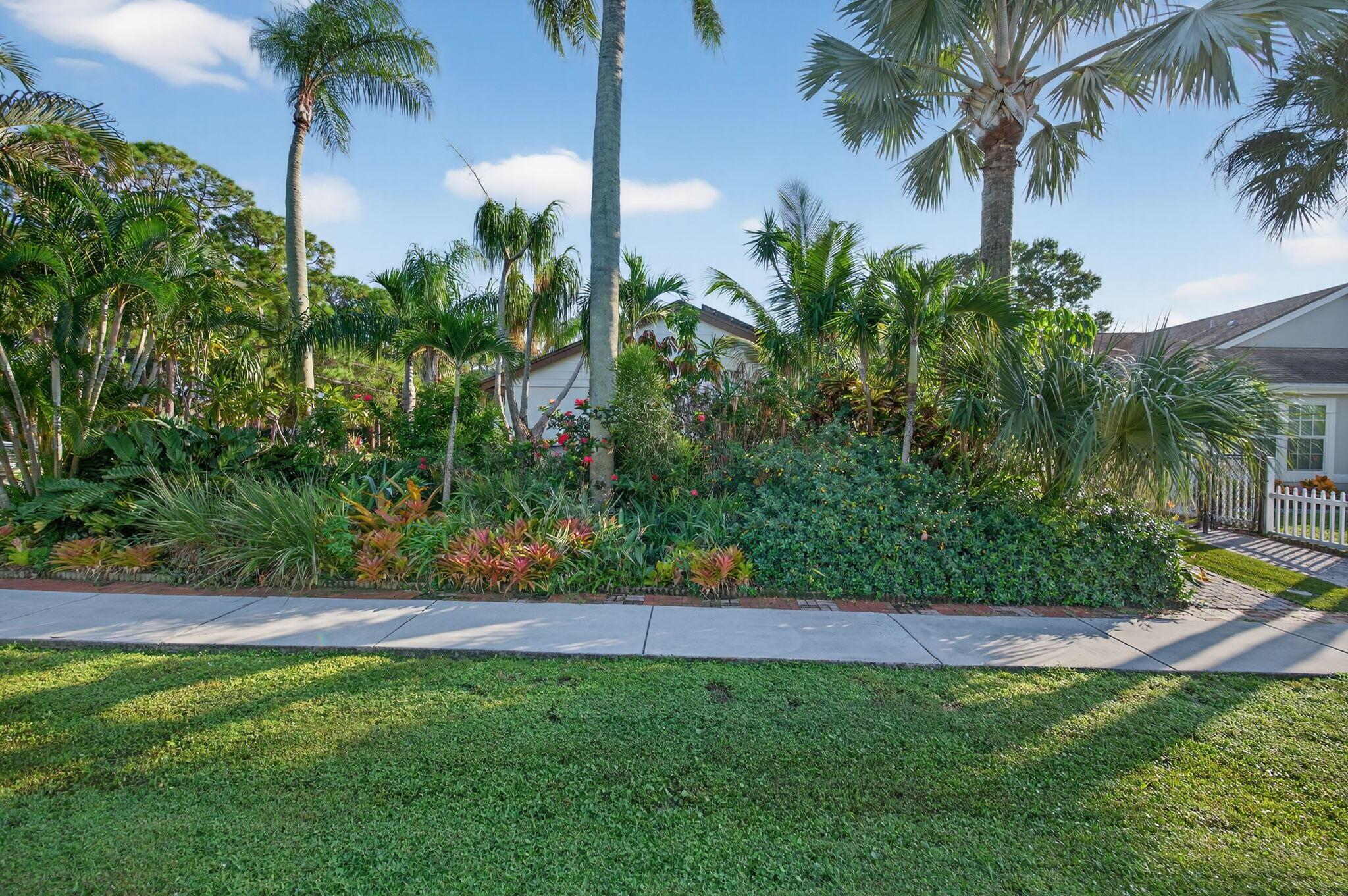 380 N Caloosahatchee Ave Jupiter, FL 33458