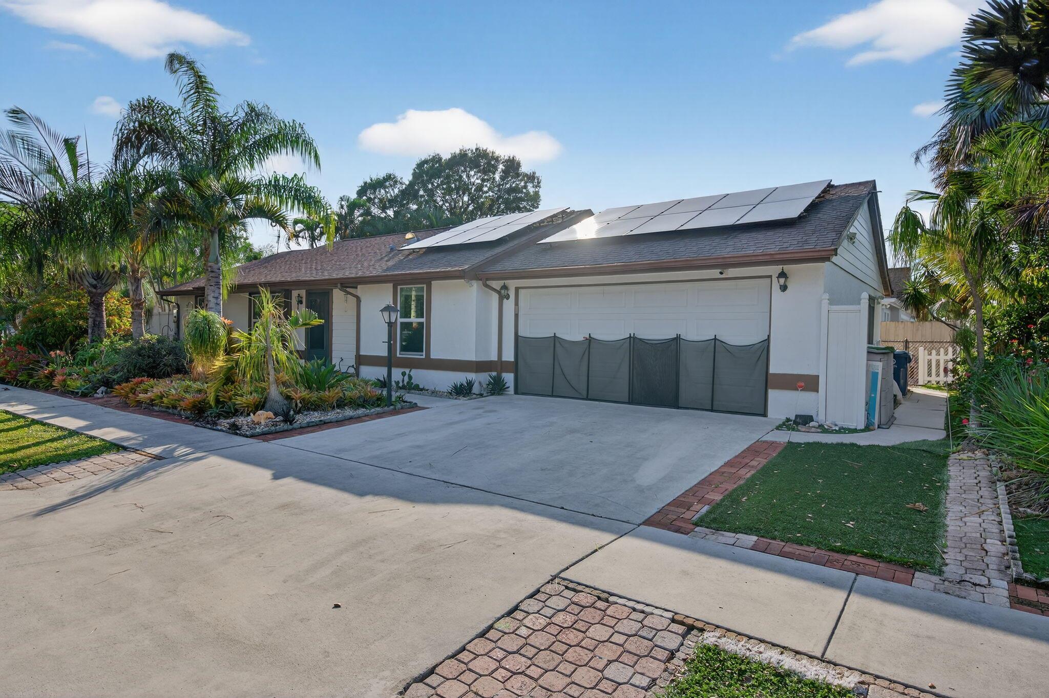 380 N Caloosahatchee Ave Jupiter, FL 33458