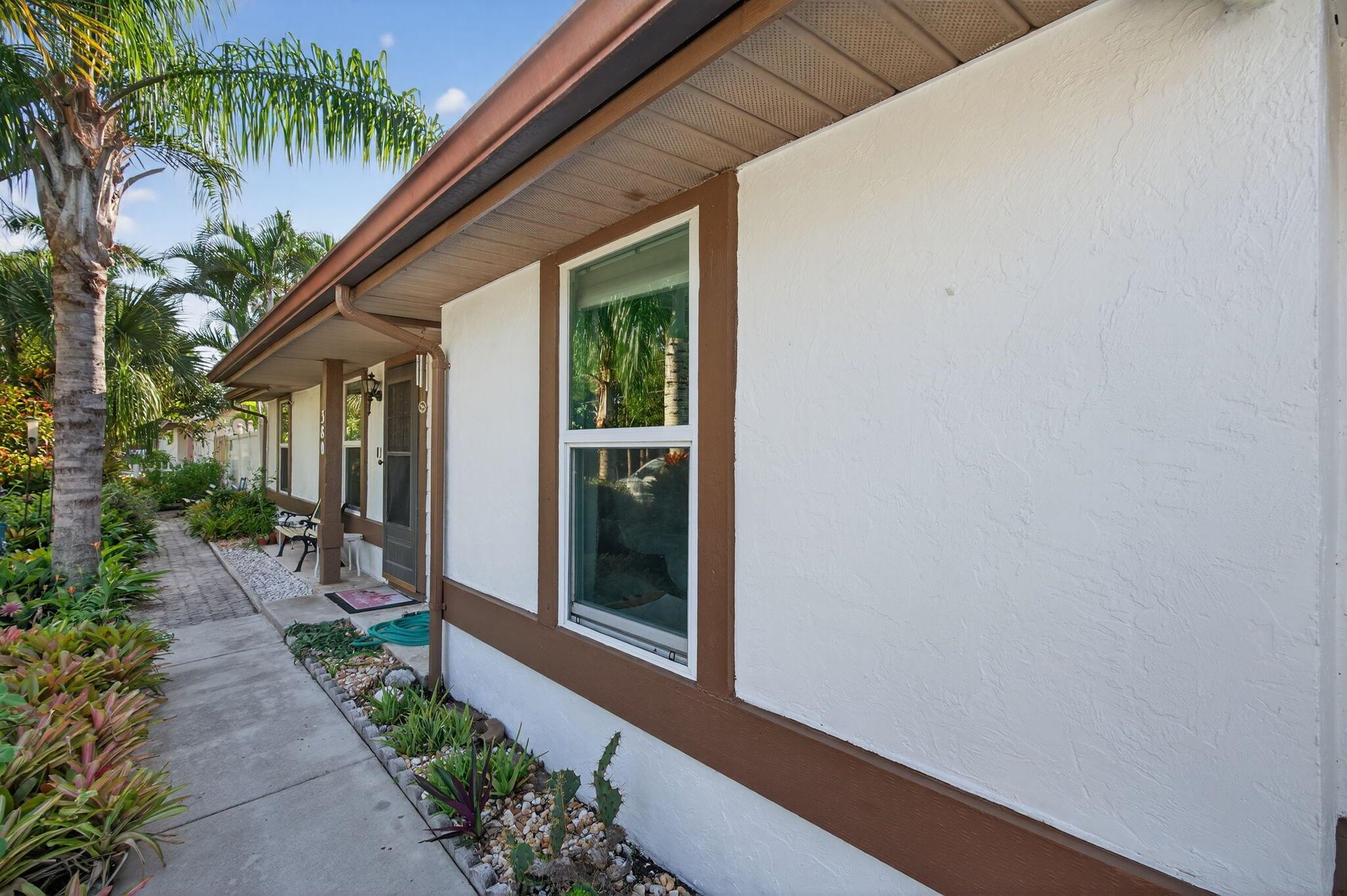 380 N Caloosahatchee Ave Jupiter, FL 33458