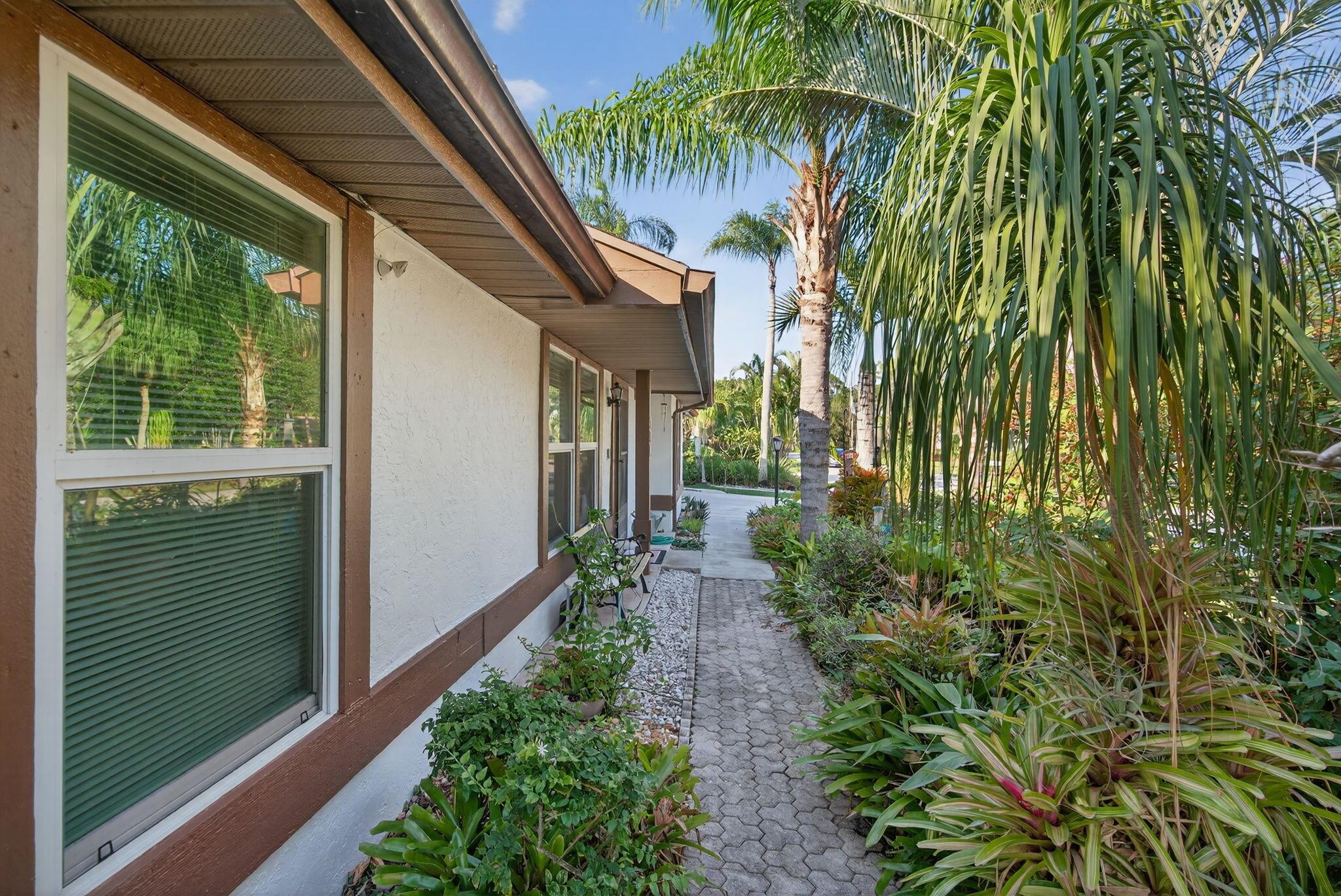 380 N Caloosahatchee Ave Jupiter, FL 33458