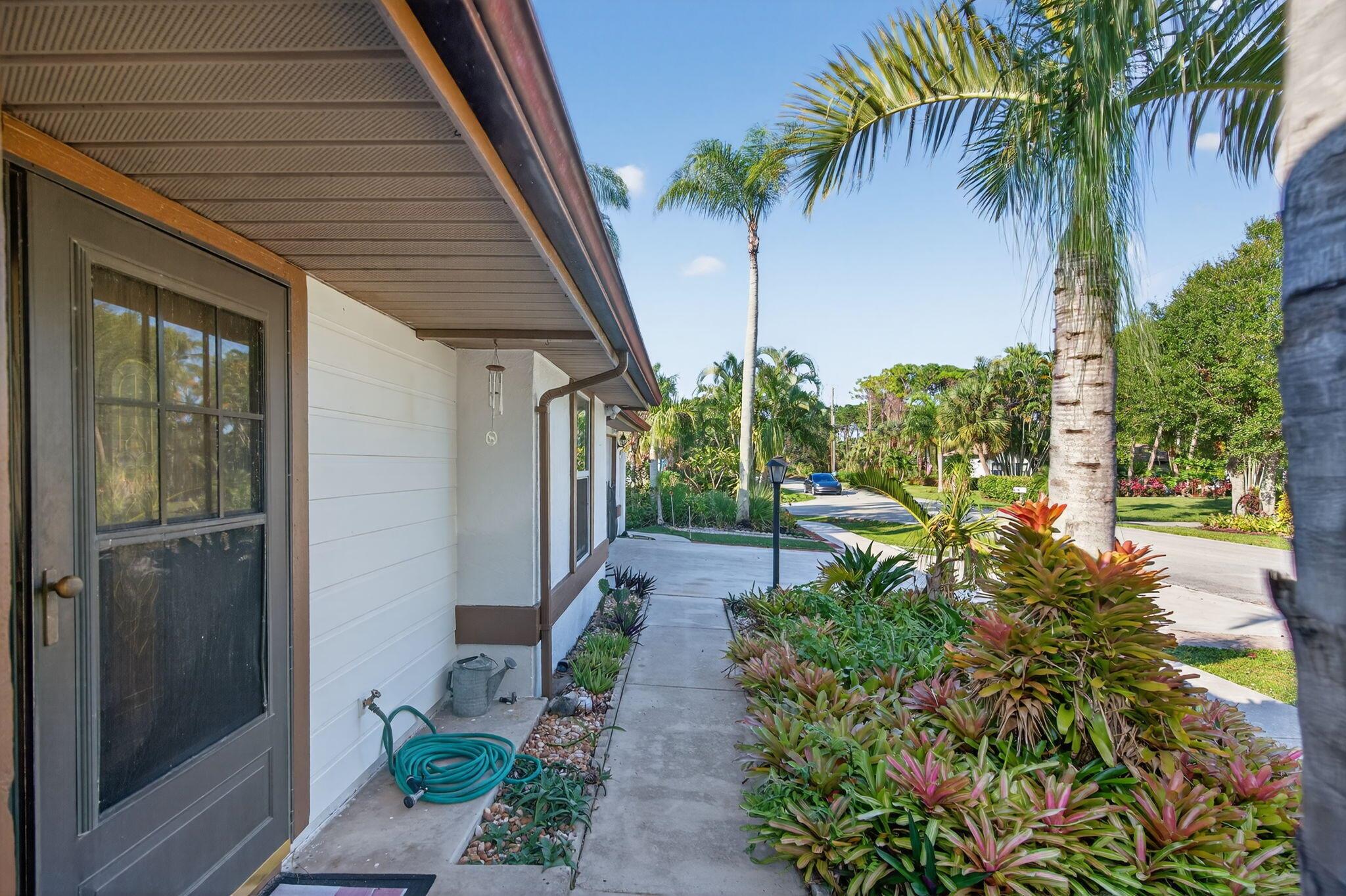 380 N Caloosahatchee Ave Jupiter, FL 33458