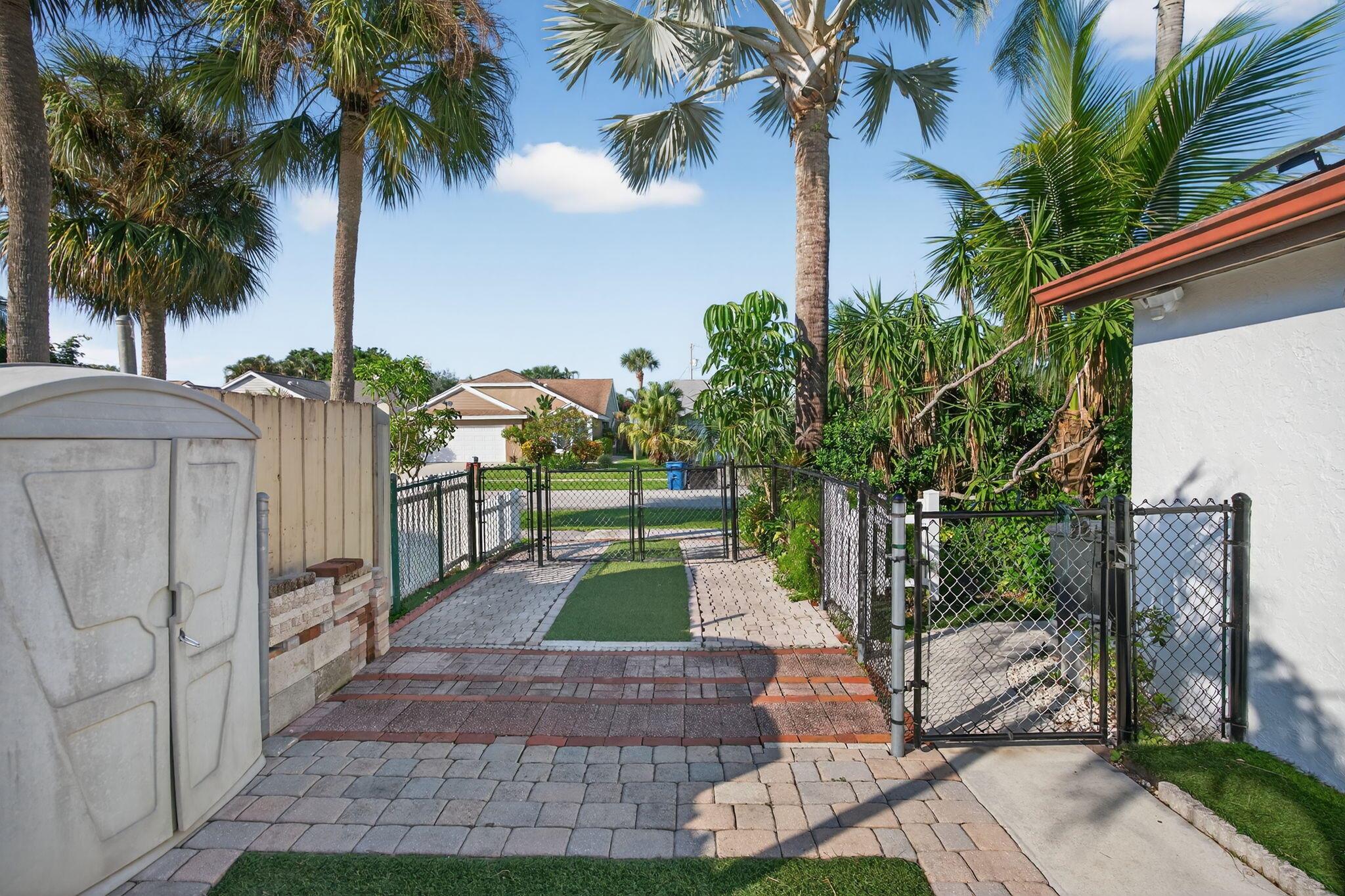 380 N Caloosahatchee Ave Jupiter, FL 33458