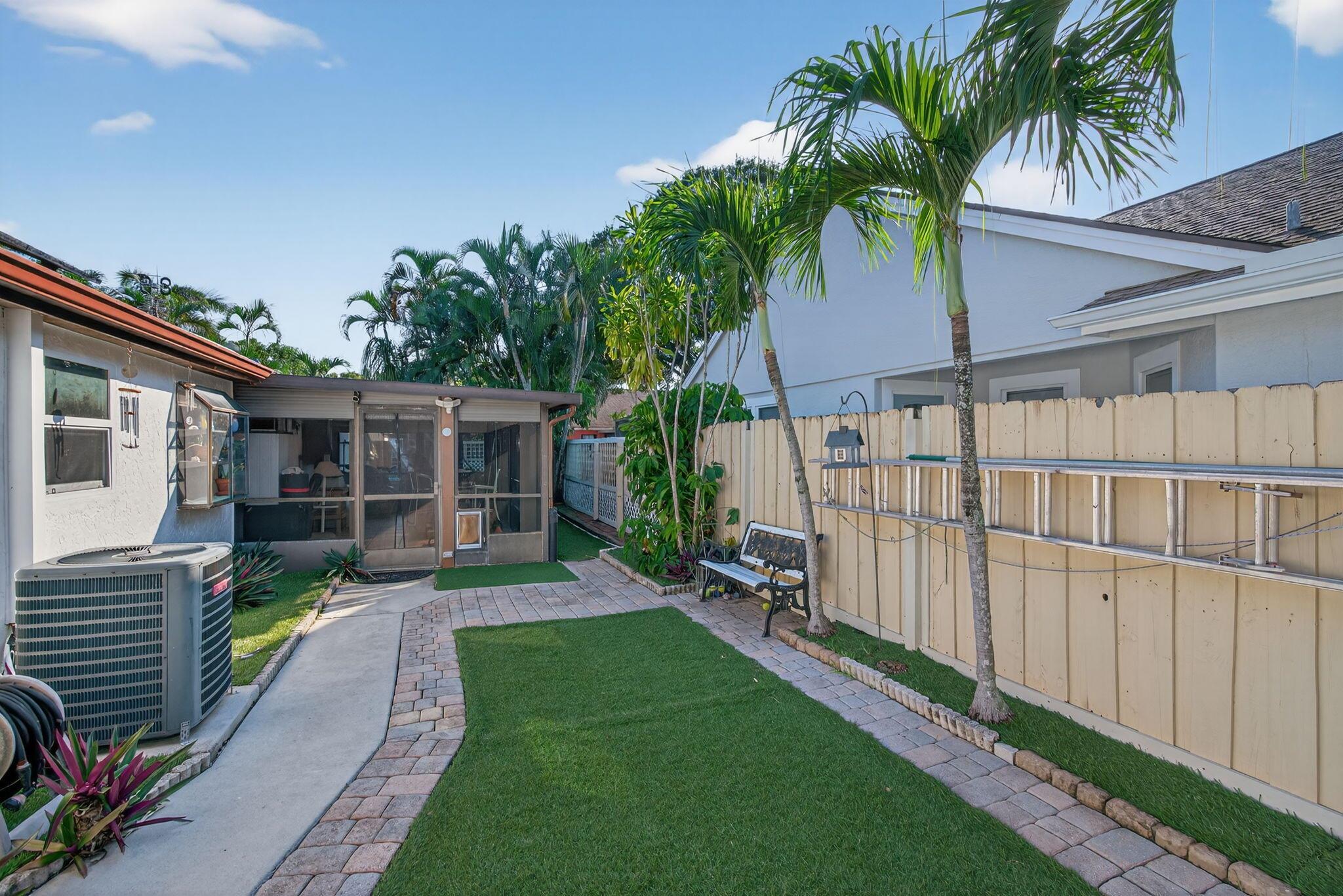 380 N Caloosahatchee Ave Jupiter, FL 33458