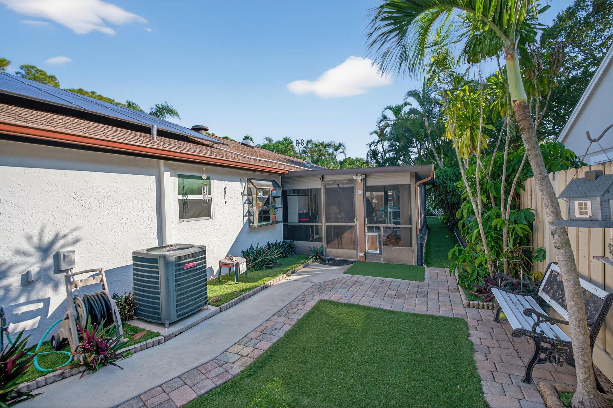 380 N Caloosahatchee Ave Jupiter, FL 33458