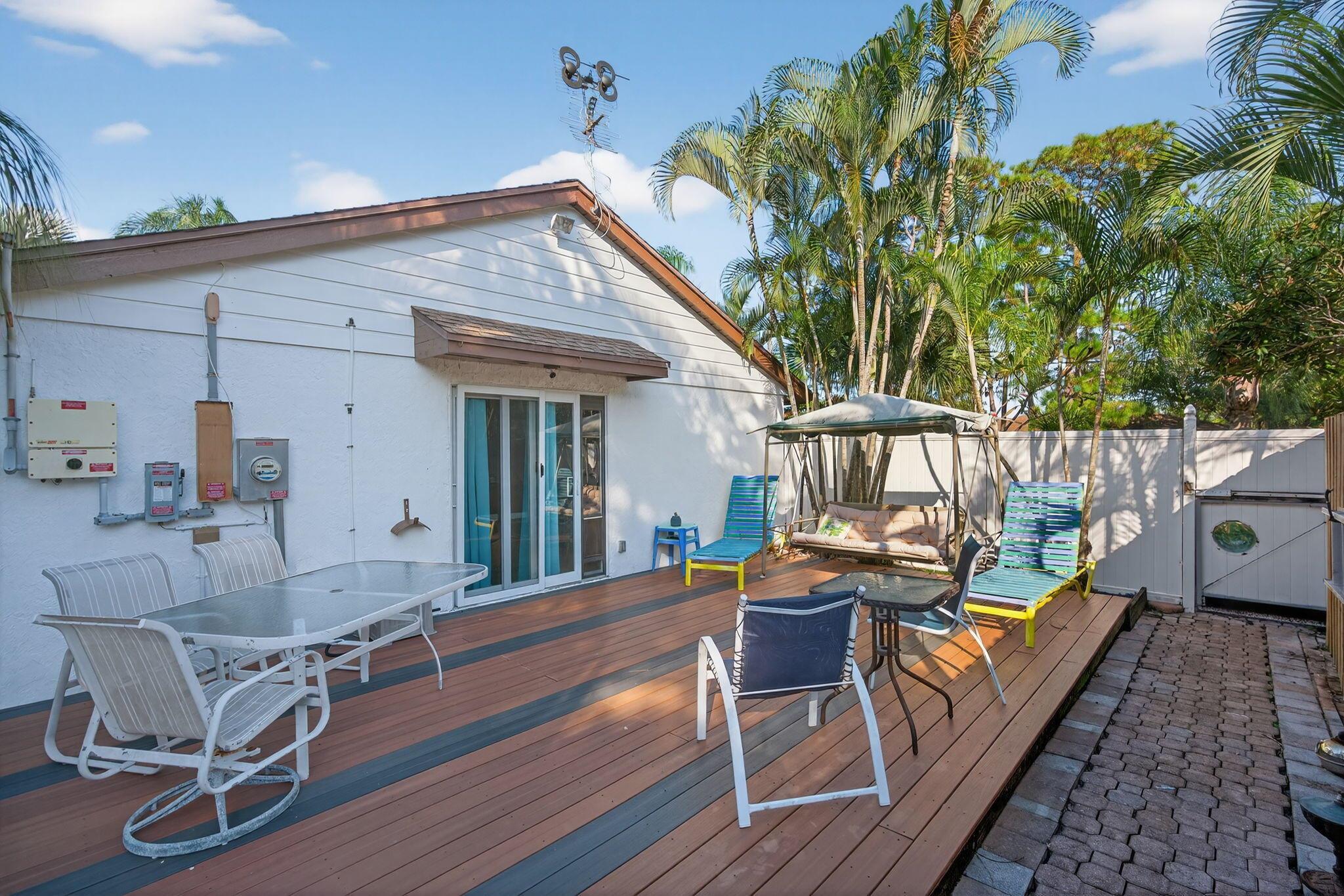 380 N Caloosahatchee Ave Jupiter, FL 33458