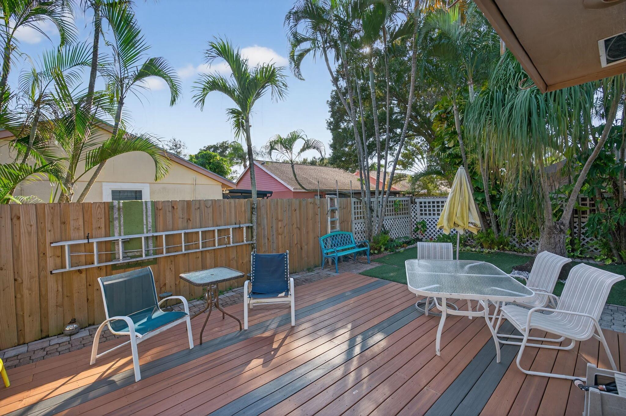 380 N Caloosahatchee Ave Jupiter, FL 33458