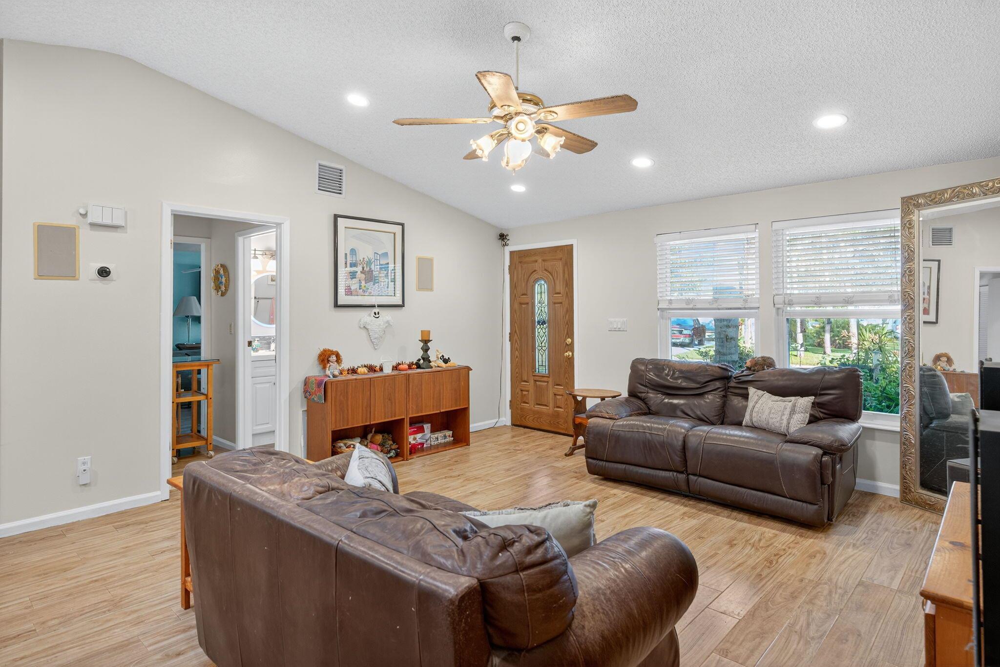 380 N Caloosahatchee Ave Jupiter, FL 33458