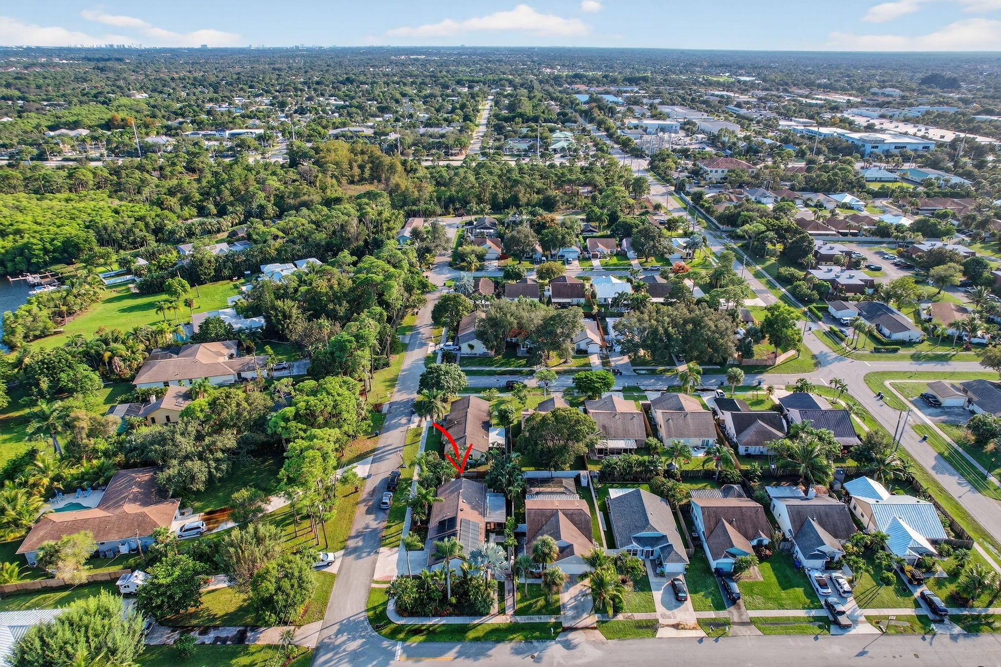 380 N Caloosahatchee Ave Jupiter, FL 33458