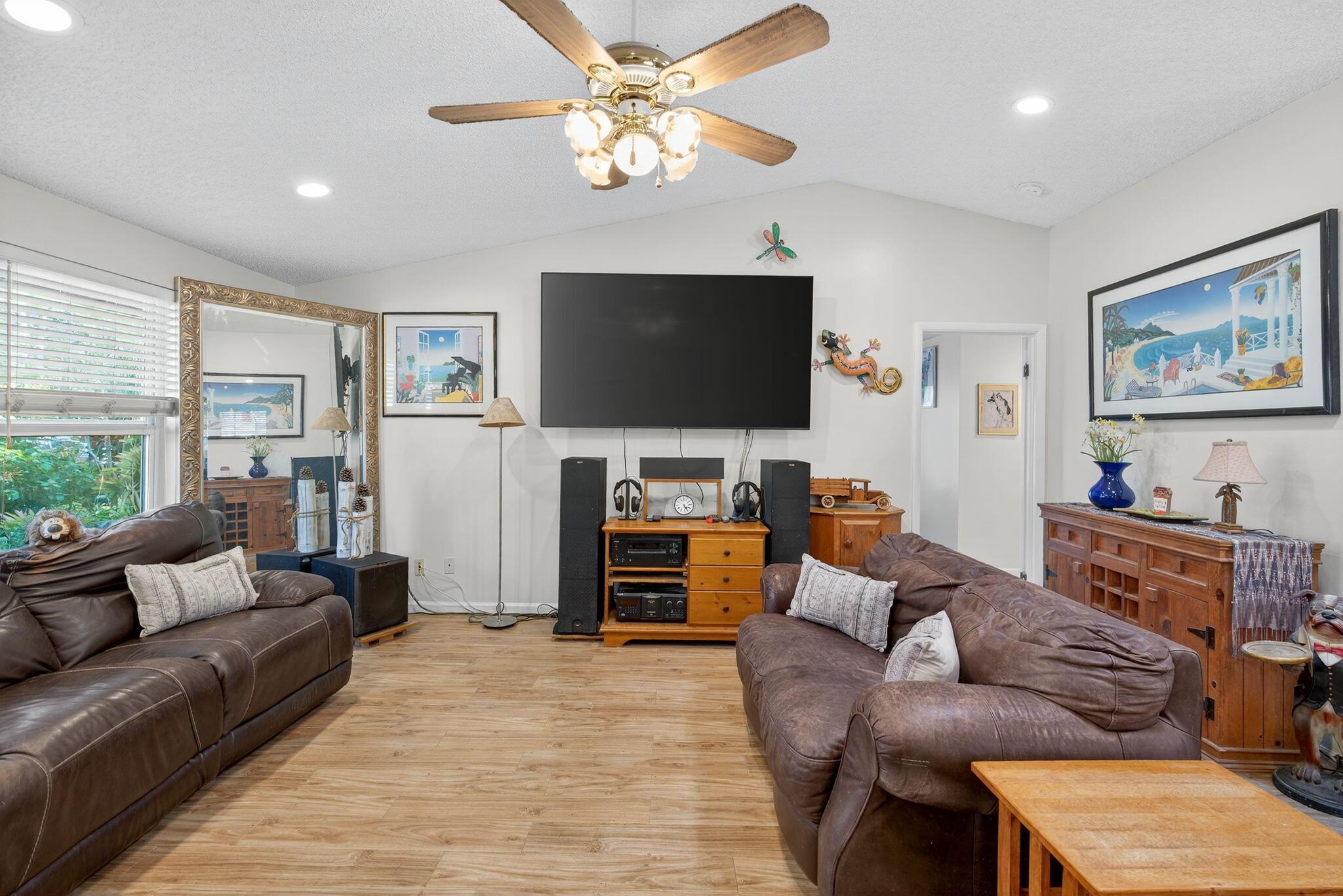 380 N Caloosahatchee Ave Jupiter, FL 33458