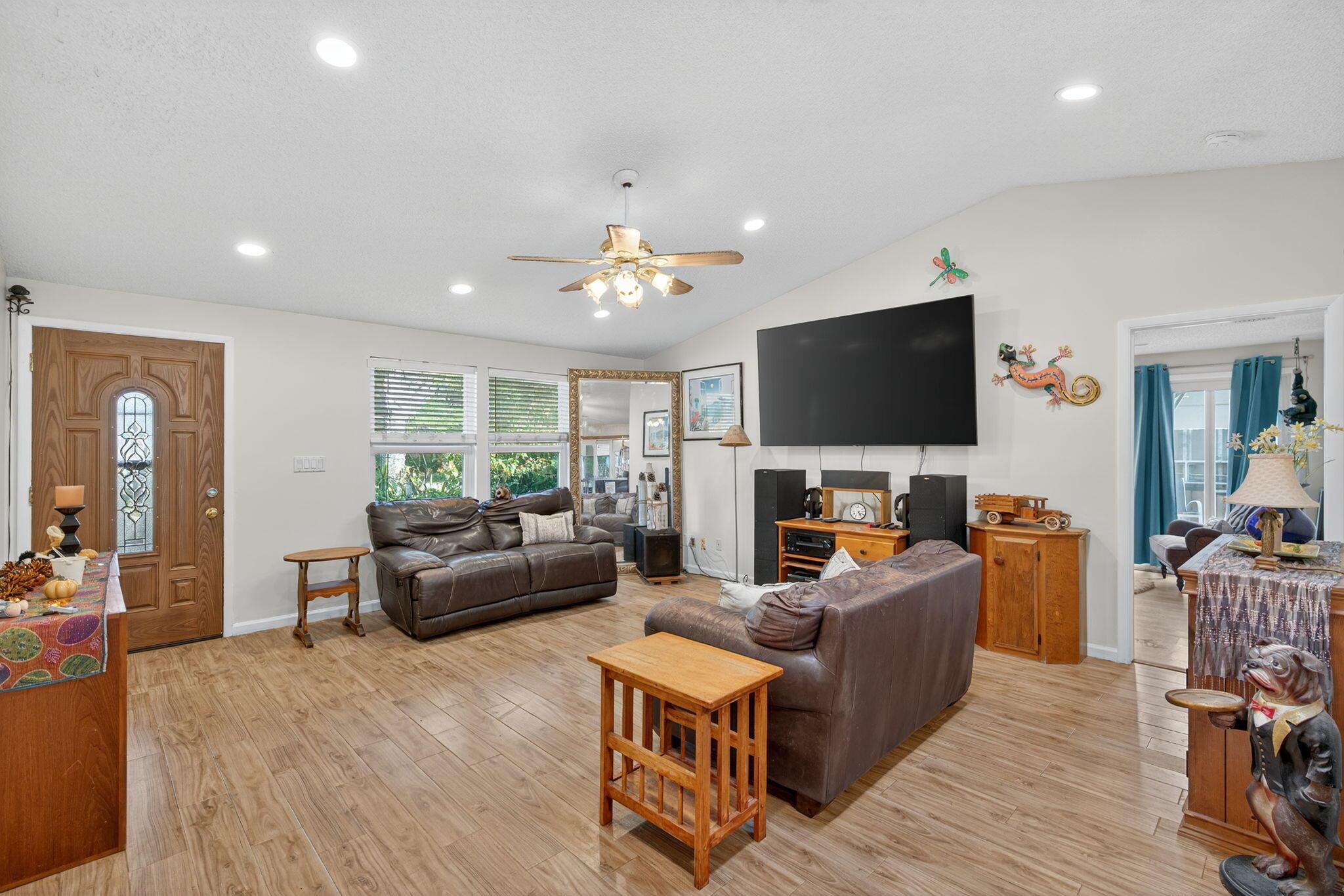 380 N Caloosahatchee Ave Jupiter, FL 33458