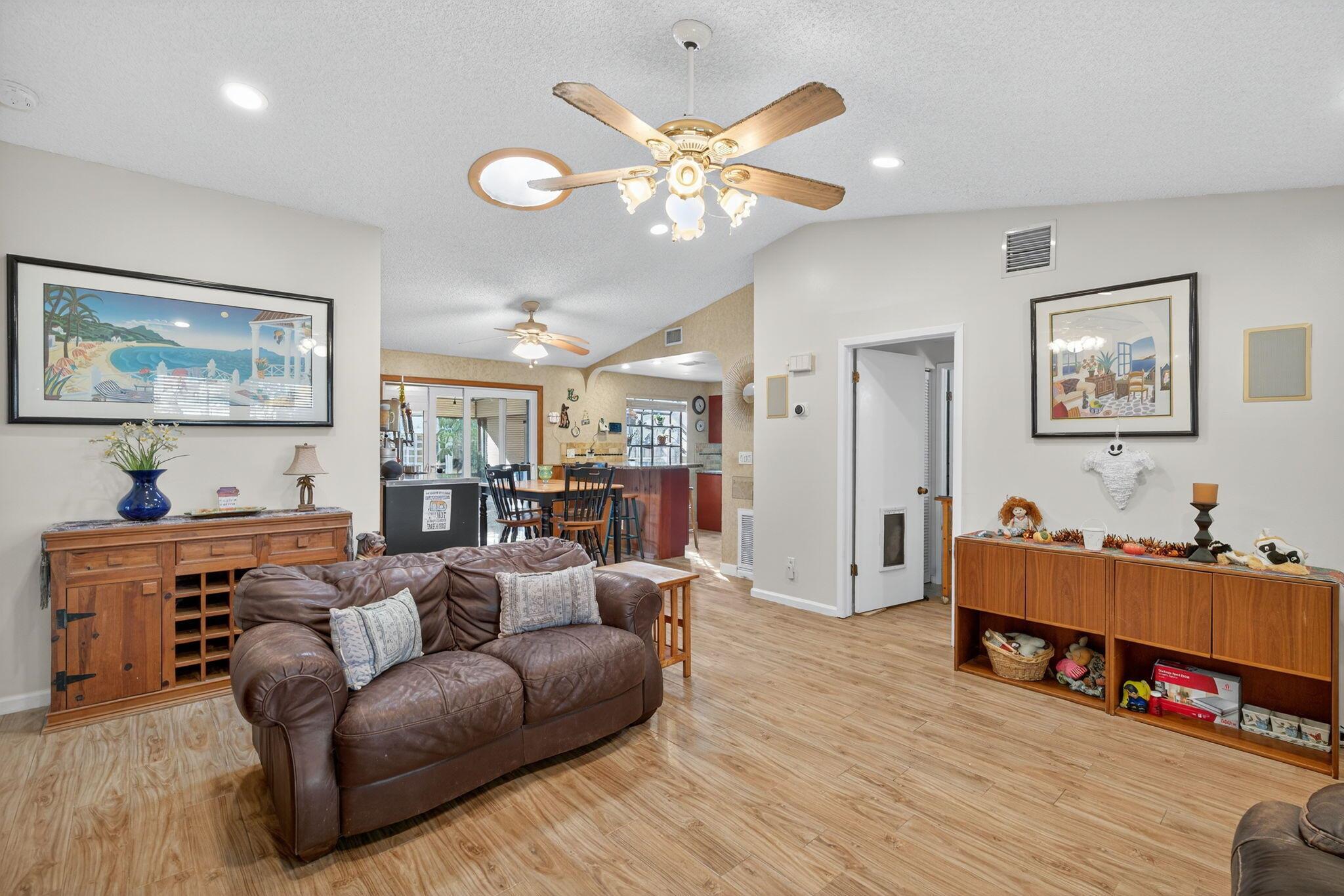 380 N Caloosahatchee Ave Jupiter, FL 33458