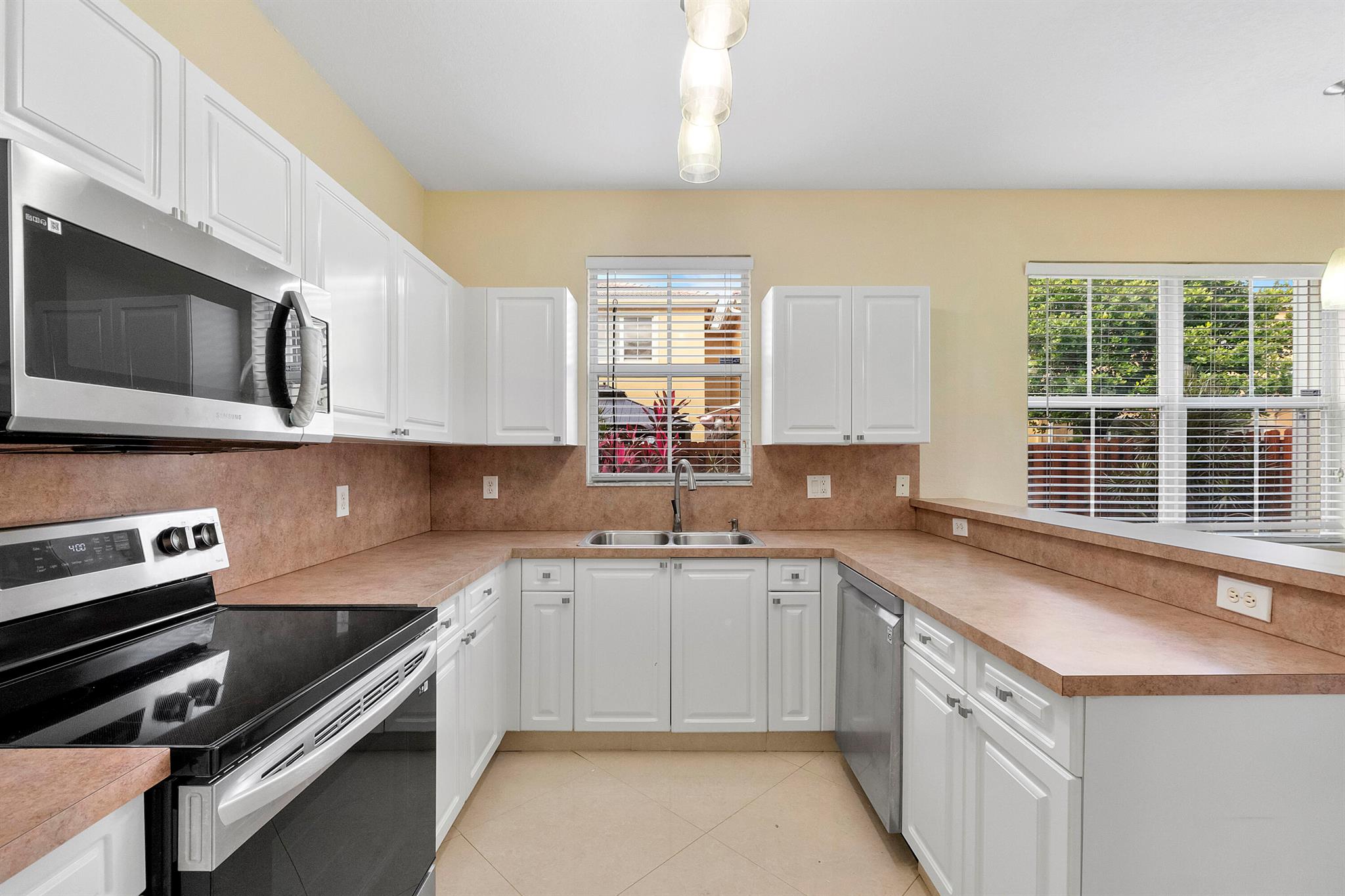 13743 SW 116th Ter Miami, FL 33186