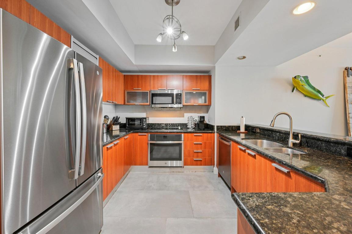 2640 Lake Shr #1810 Riviera Beach, FL 33404