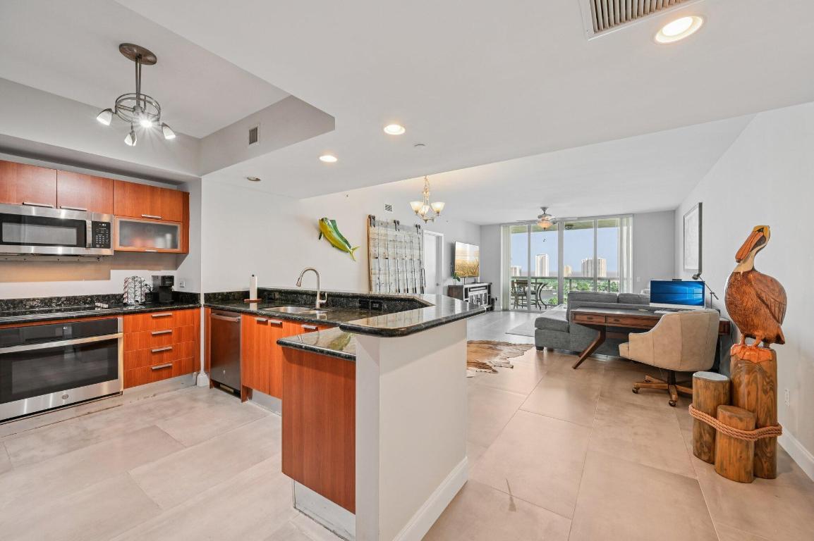 2640 Lake Shr #1810 Riviera Beach, FL 33404