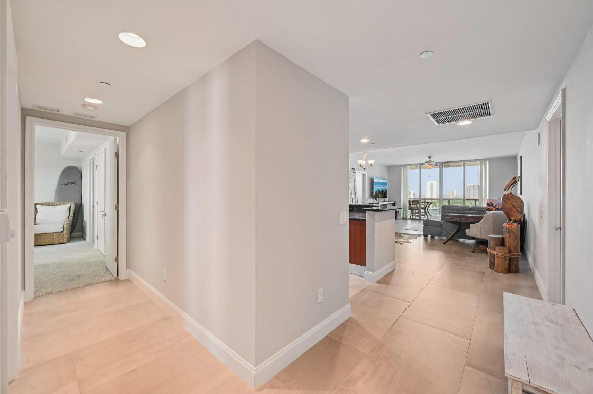 2640 Lake Shr #1810 Riviera Beach, FL 33404