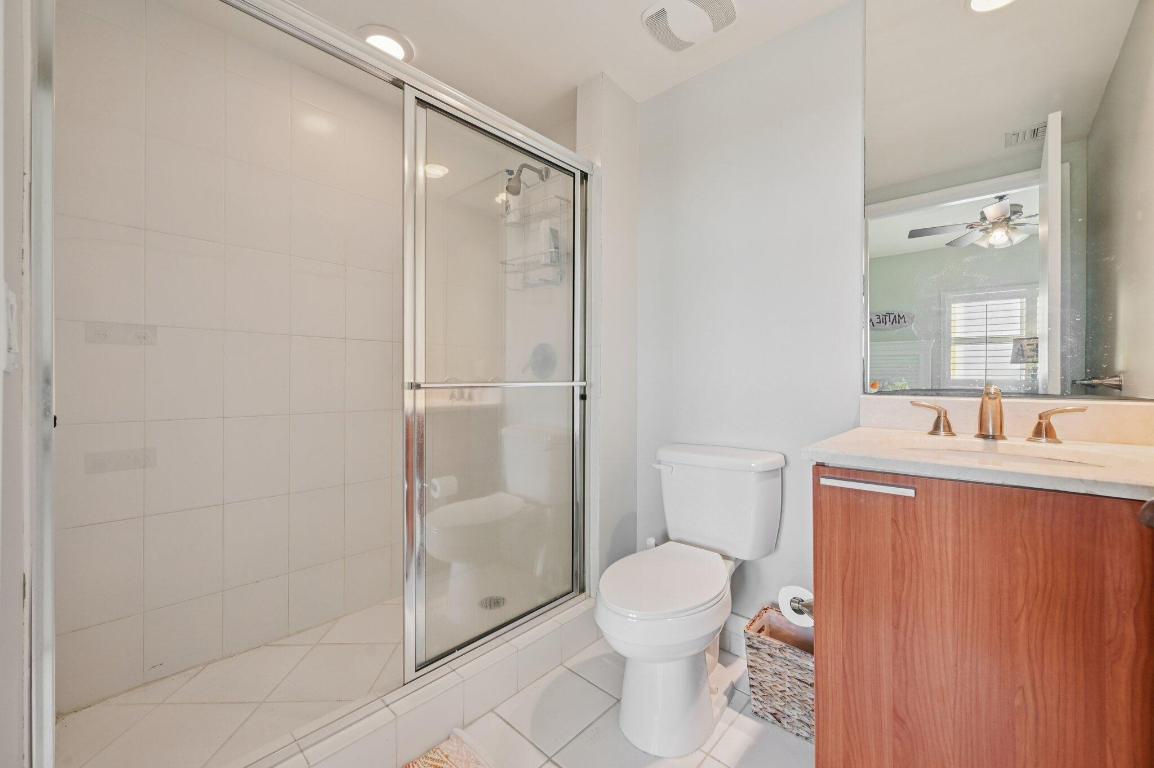 2640 Lake Shr #1810 Riviera Beach, FL 33404