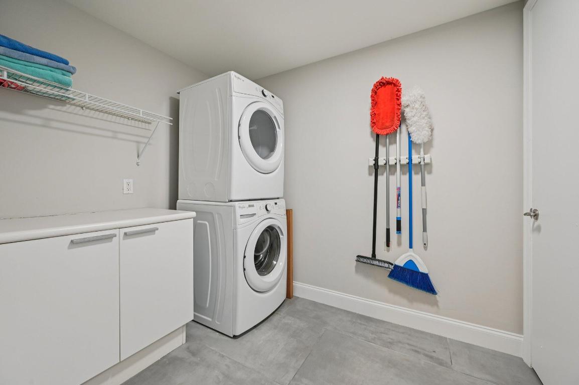 2640 Lake Shr #1810 Riviera Beach, FL 33404