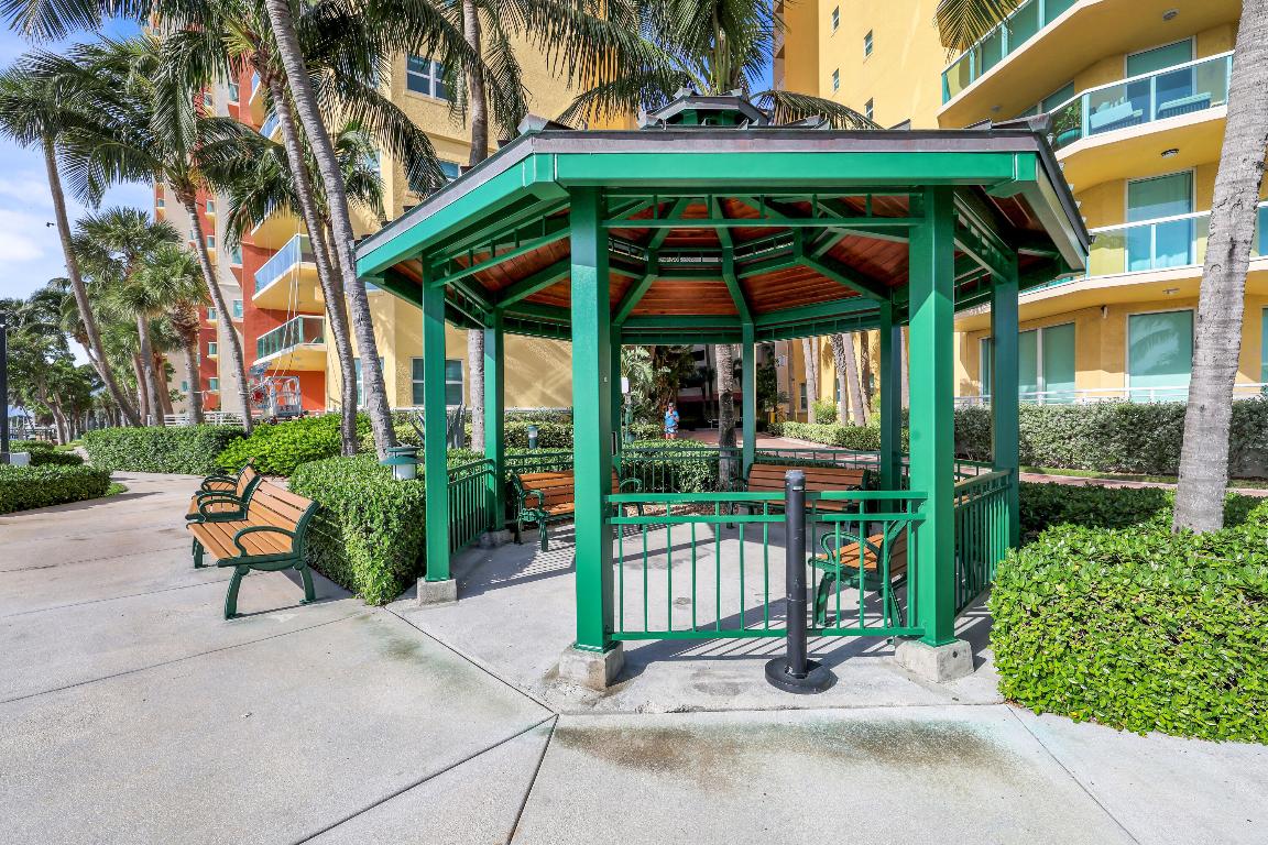 2640 Lake Shr #1810 Riviera Beach, FL 33404