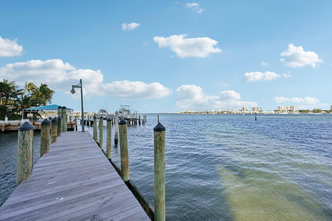 2640 Lake Shr #1810 Riviera Beach, FL 33404