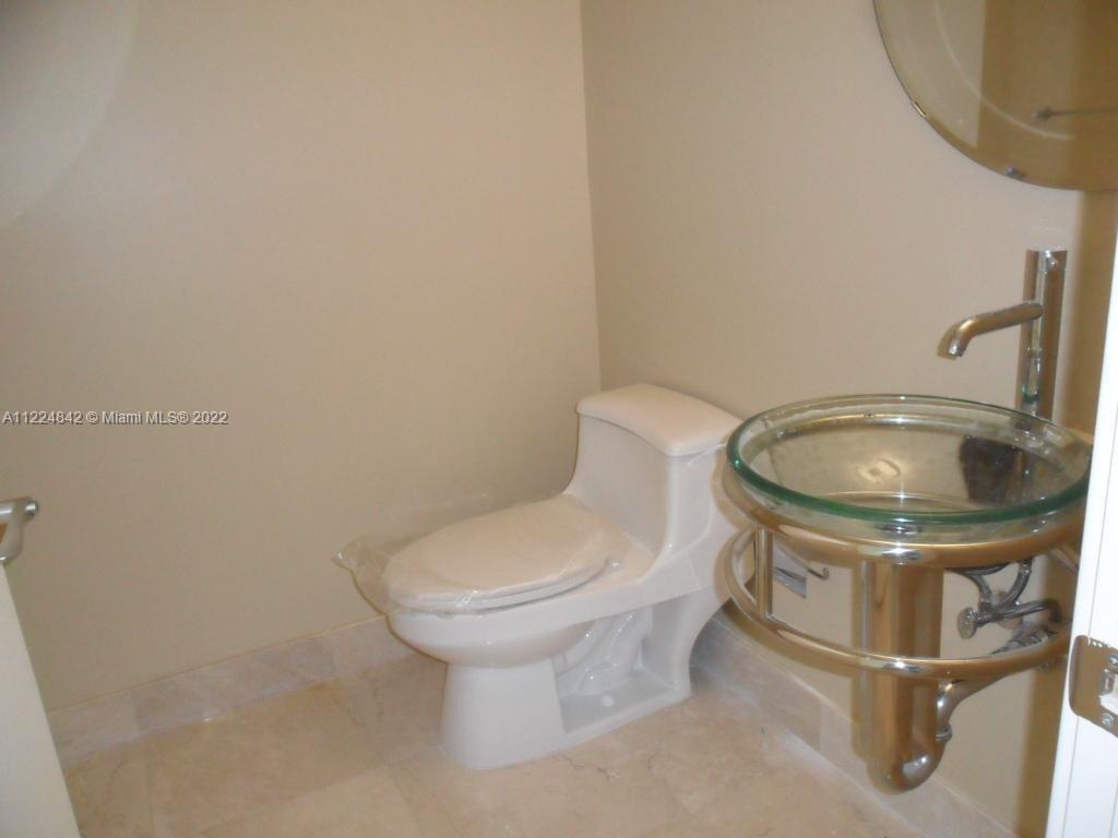 218 SE 14th St #2005 Miami, FL 33131